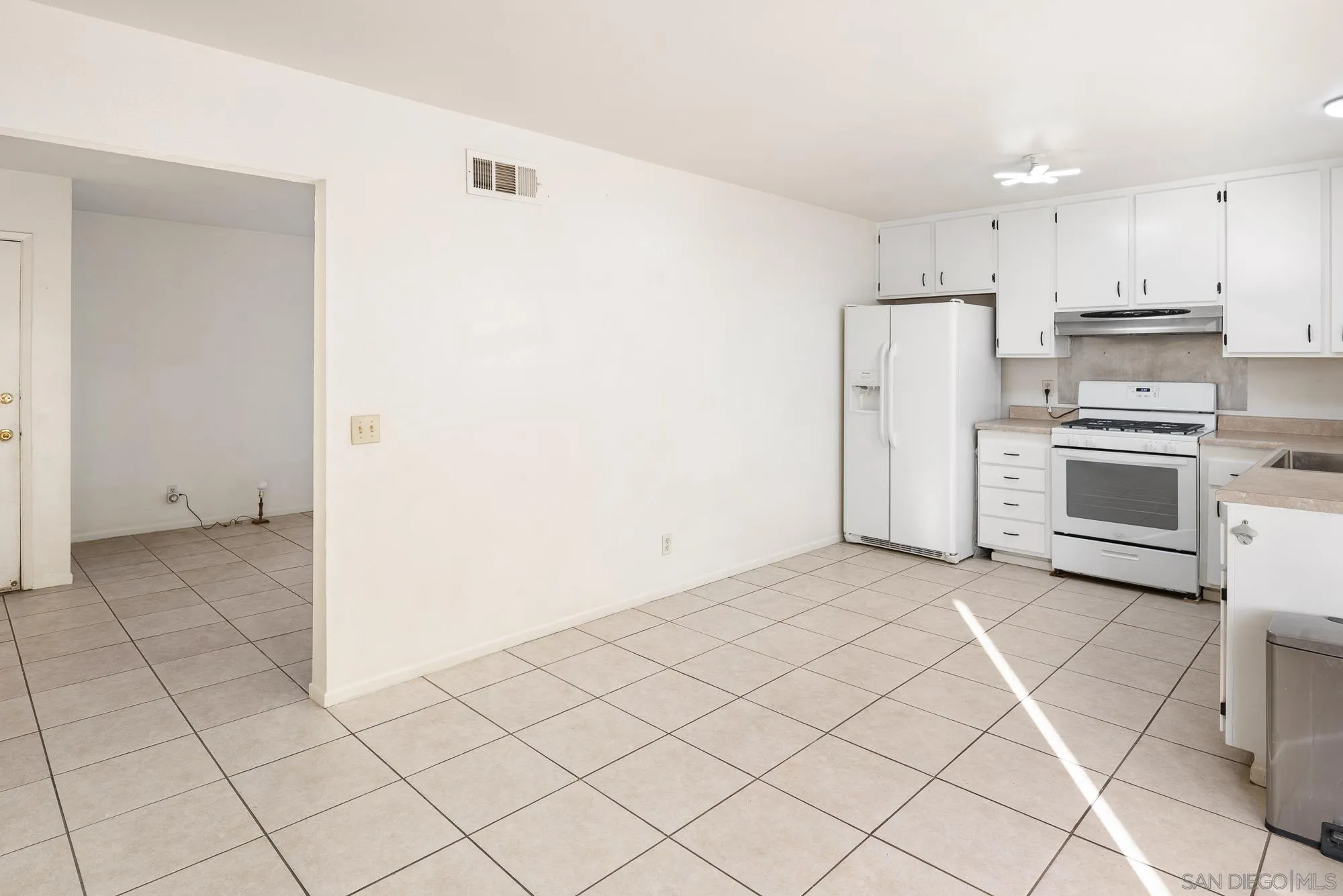 https://cdn.realtyfeed.com/cdn/127/260002479/ee50914079e735c5bbaa13afaa3d6336.webp