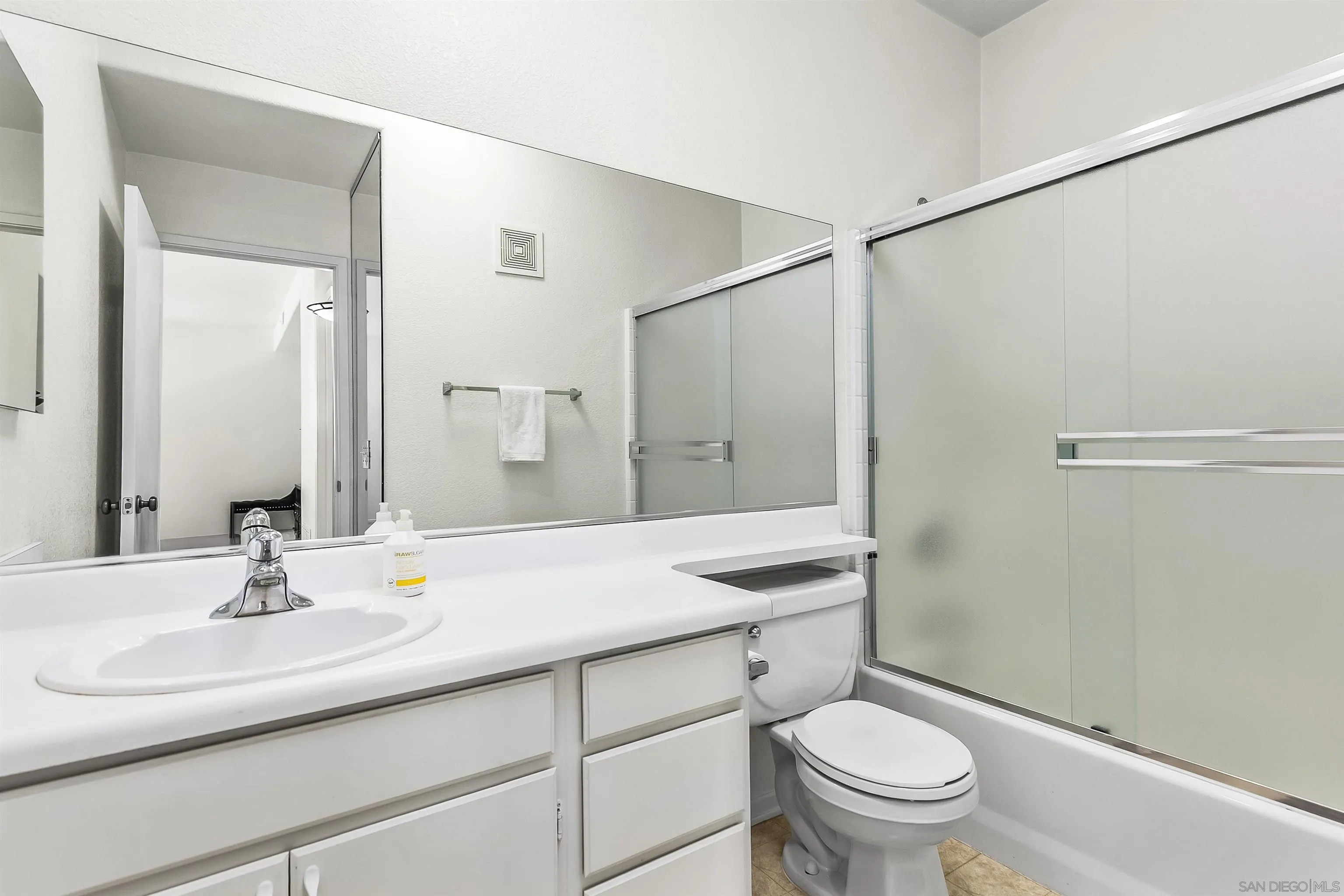 Photo #23: 260002481 Listing: Photo #23