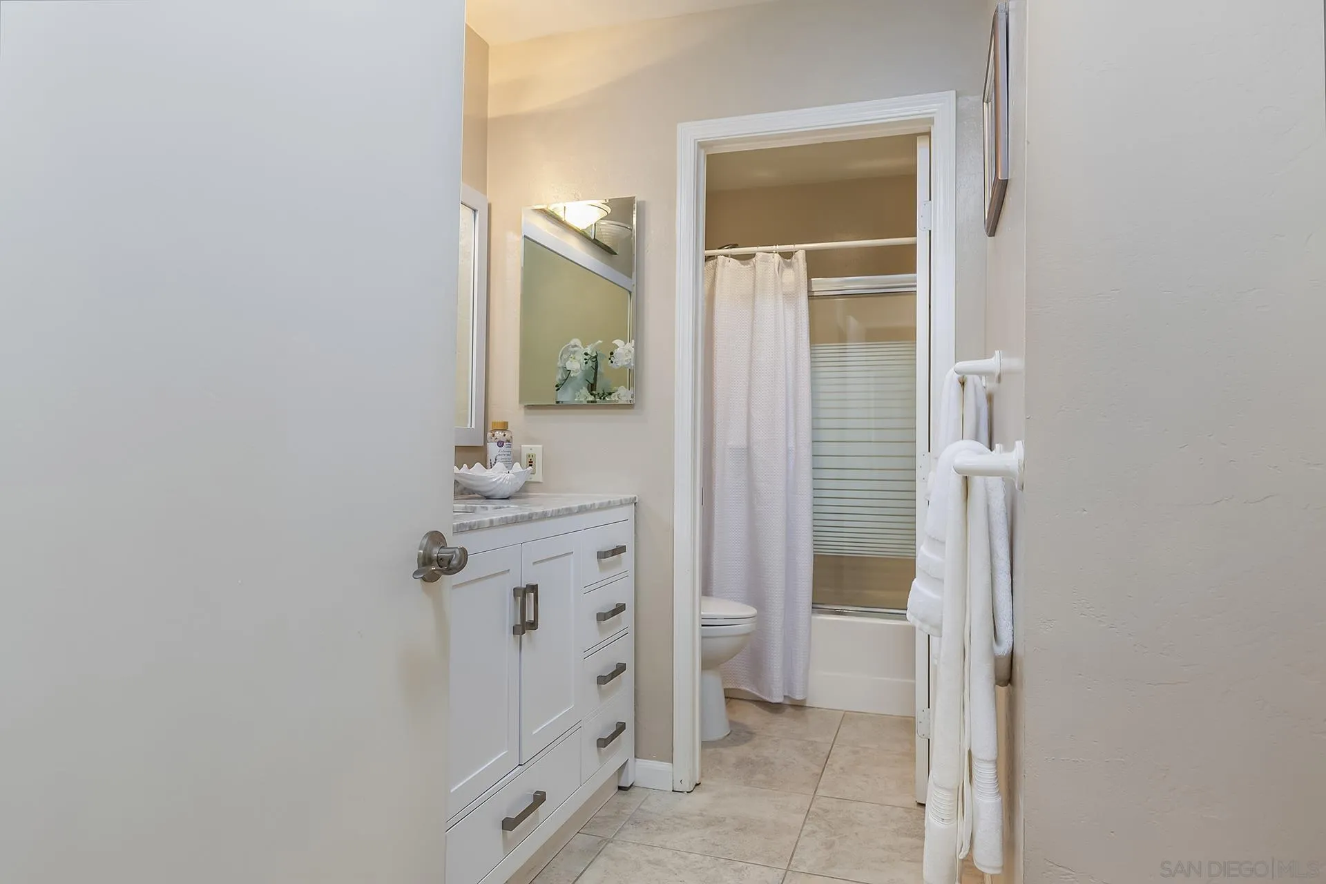 https://cdn.realtyfeed.com/cdn/127/260002488/6669745256dcc3f6d16e4c9b1d643ead.webp