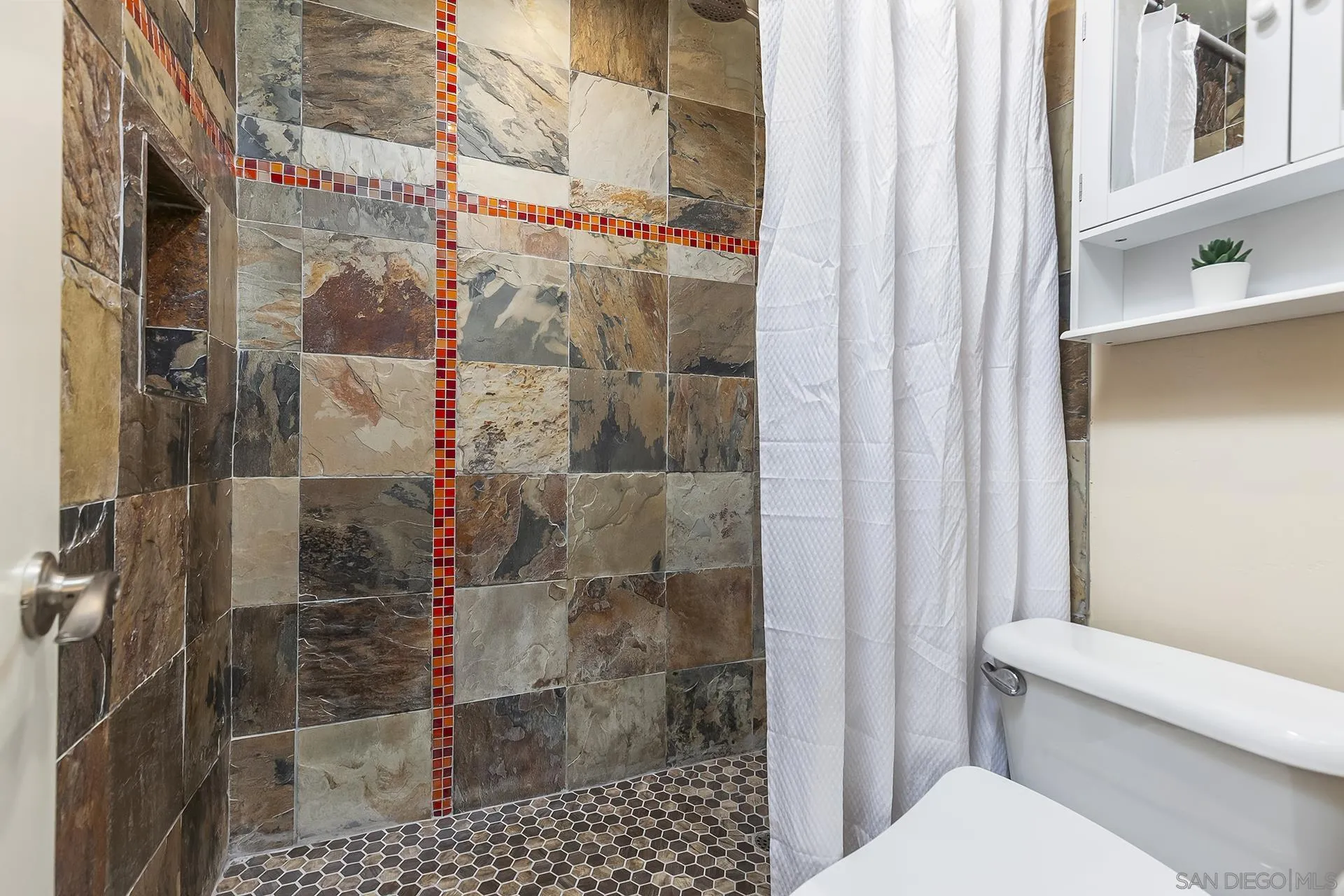 https://cdn.realtyfeed.com/cdn/127/260002488/6f5fc67126e562d0364857f5ad6cb0d2.webp