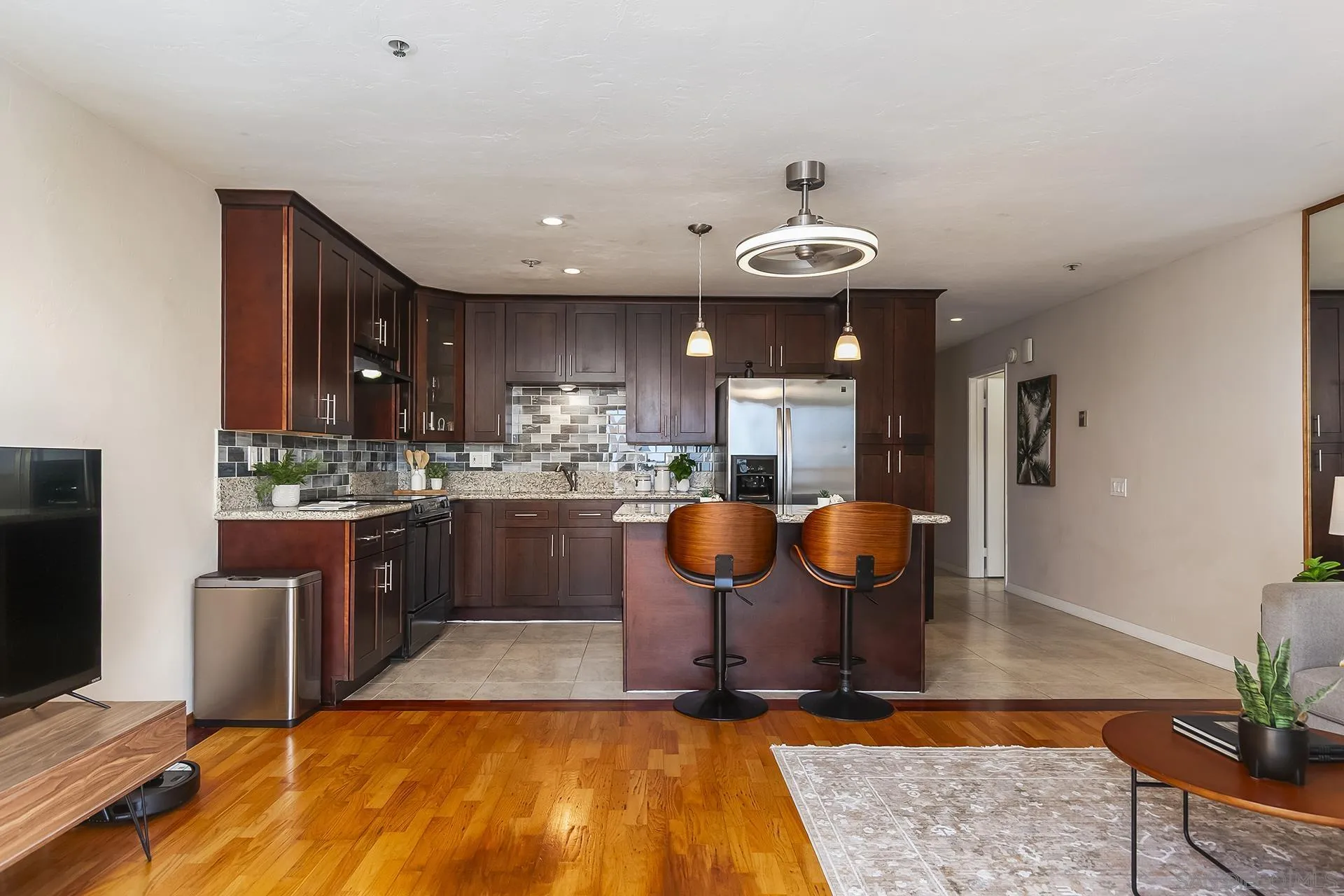 https://cdn.realtyfeed.com/cdn/127/260002488/f66b6ff99616a71a487bff963f3fff7e.webp