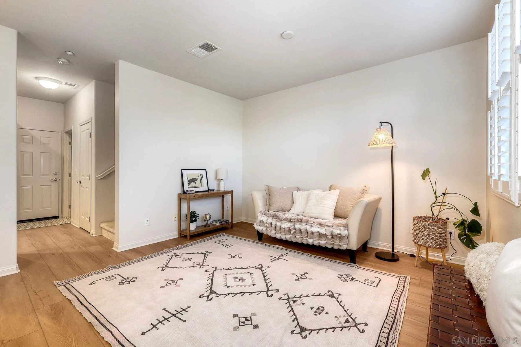 https://cdn.realtyfeed.com/cdn/127/260002495/35556454ce31e18fe7d5fc4caccbff07.webp