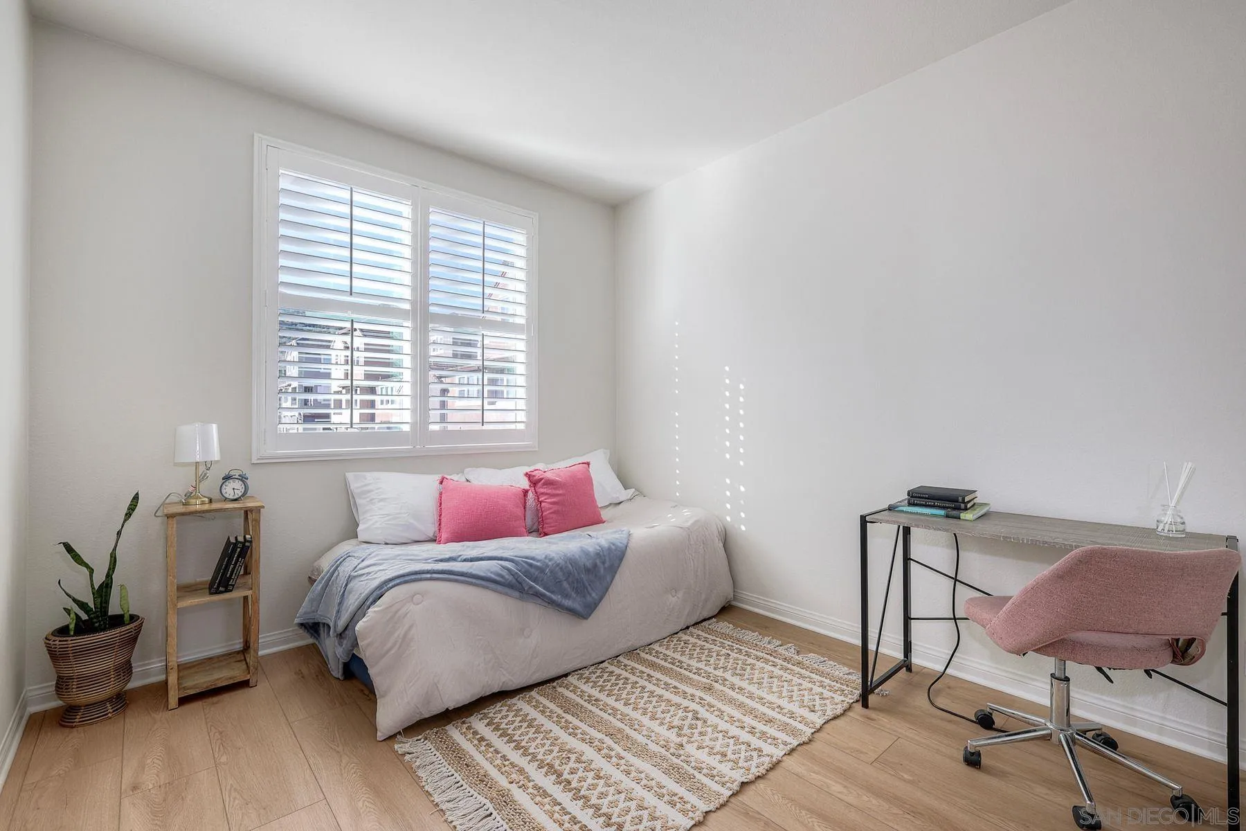 https://cdn.realtyfeed.com/cdn/127/260002495/4c0def10f8e93ca46753b33ac7d42dea.webp