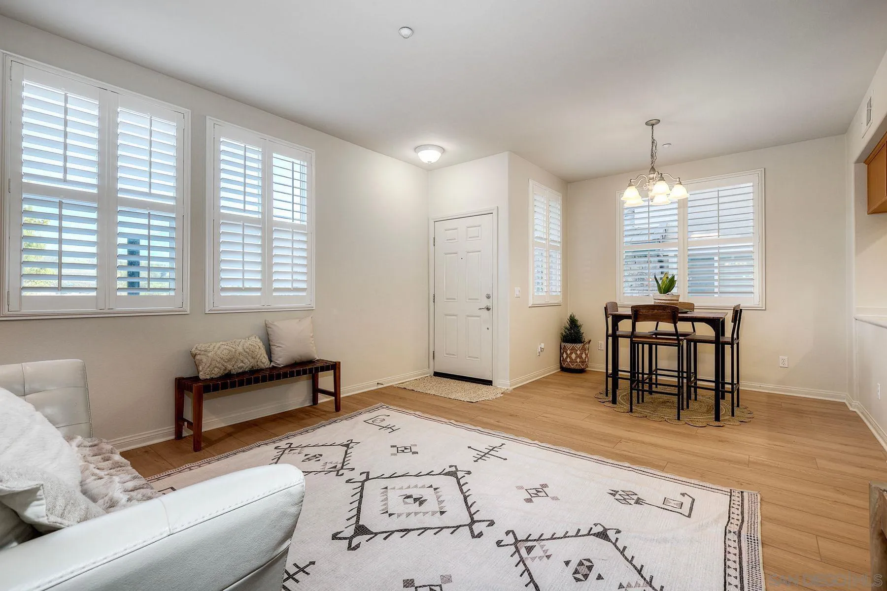 https://cdn.realtyfeed.com/cdn/127/260002495/4c5e795b6109a072f72369652f6b1986.webp