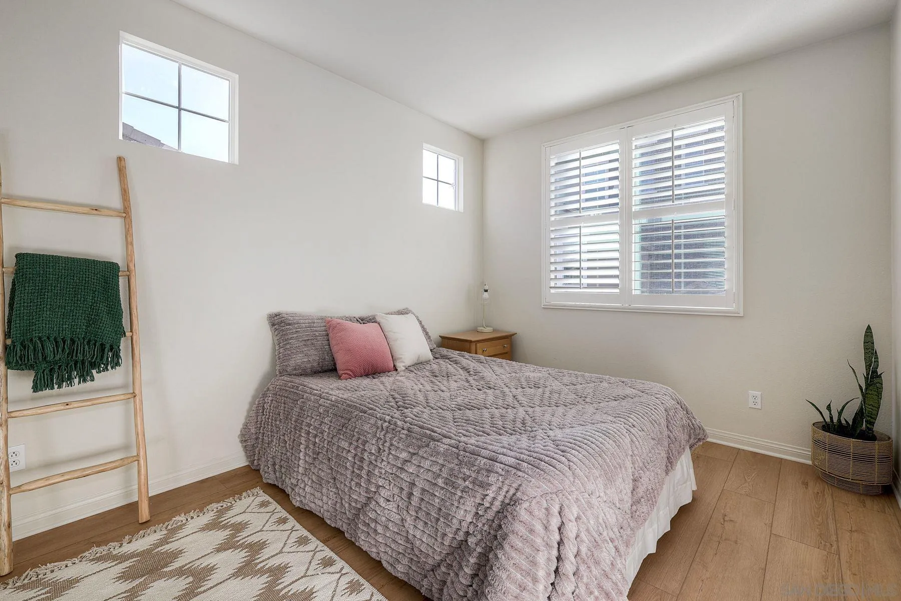 https://cdn.realtyfeed.com/cdn/127/260002495/7aa63542115d0f4f1d1e75a31e56110c.webp