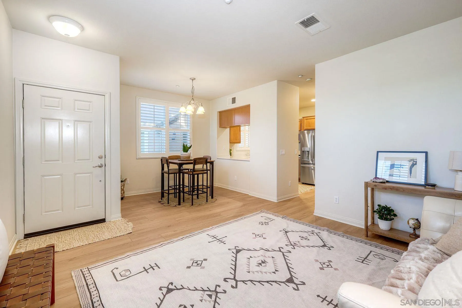 https://cdn.realtyfeed.com/cdn/127/260002495/8e975a71608b52ace482dbc48c804858.webp