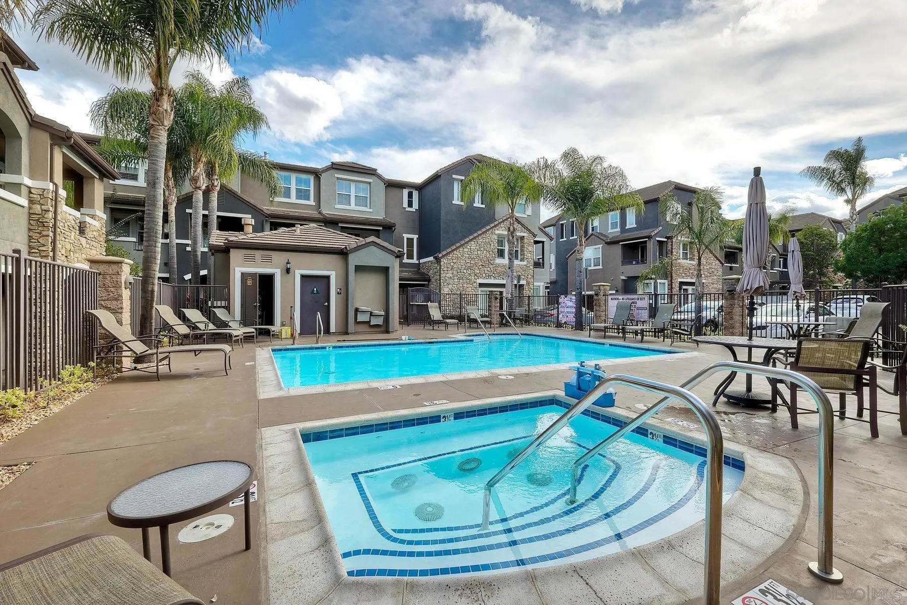 https://cdn.realtyfeed.com/cdn/127/260002495/988287ed05efde21aac74b981ef79235.webp