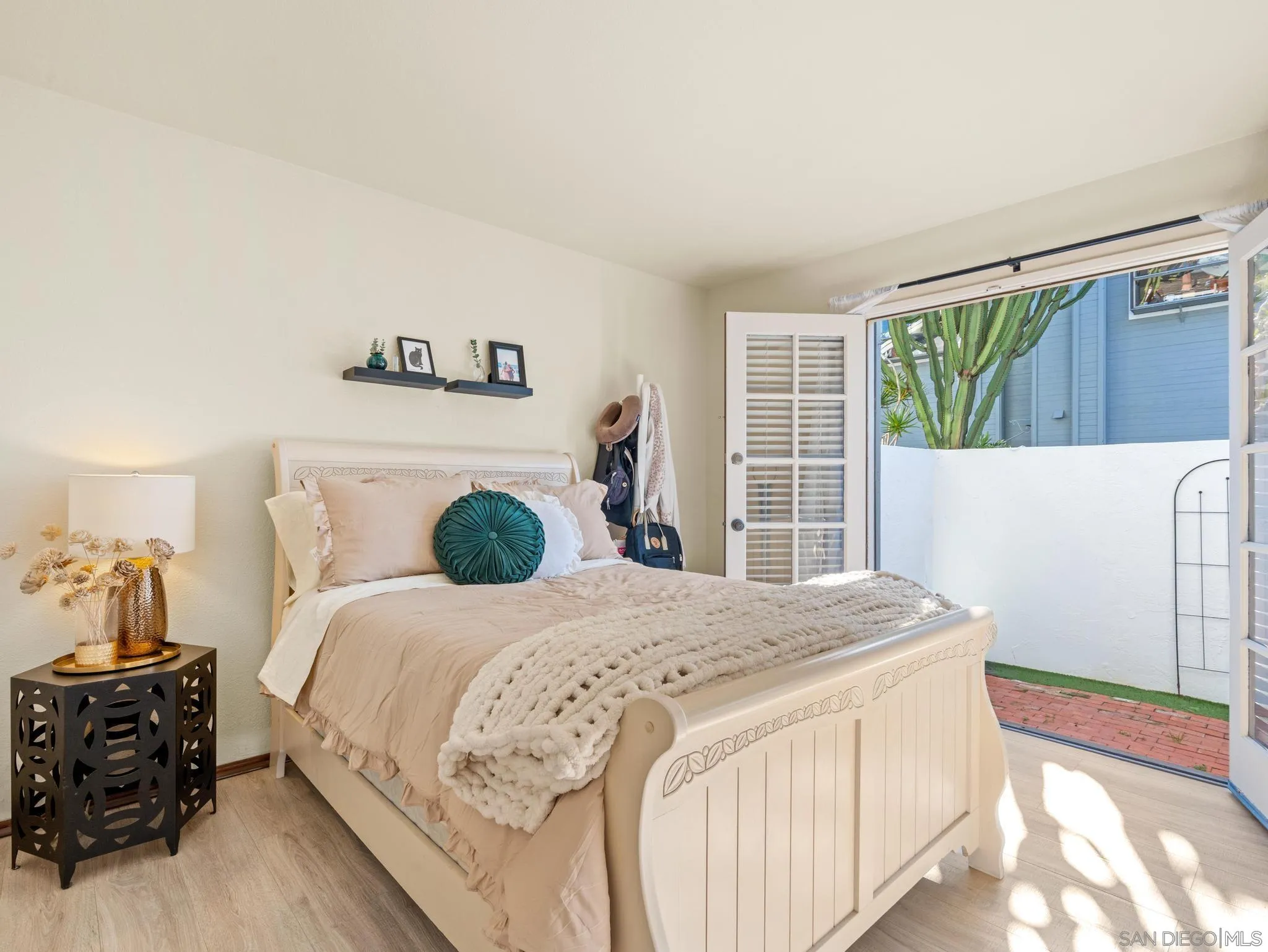 928 Agate Street, San Diego, CA, 92109