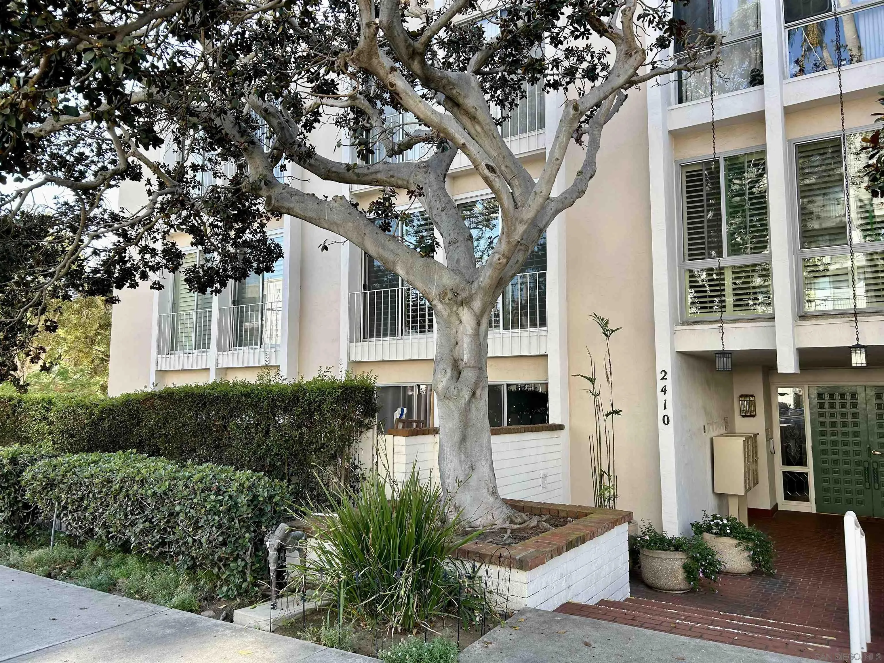 https://cdn.realtyfeed.com/cdn/127/260002508/911839754010cbf7b0035627cc9688f7.webp