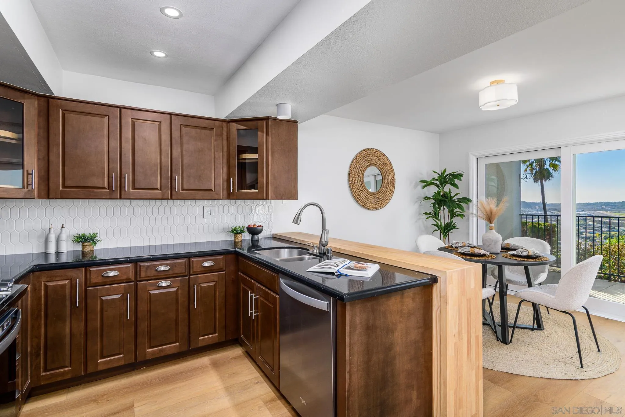 https://cdn.realtyfeed.com/cdn/127/260002518/a863097b2bfab939730b93f6640d6231.webp