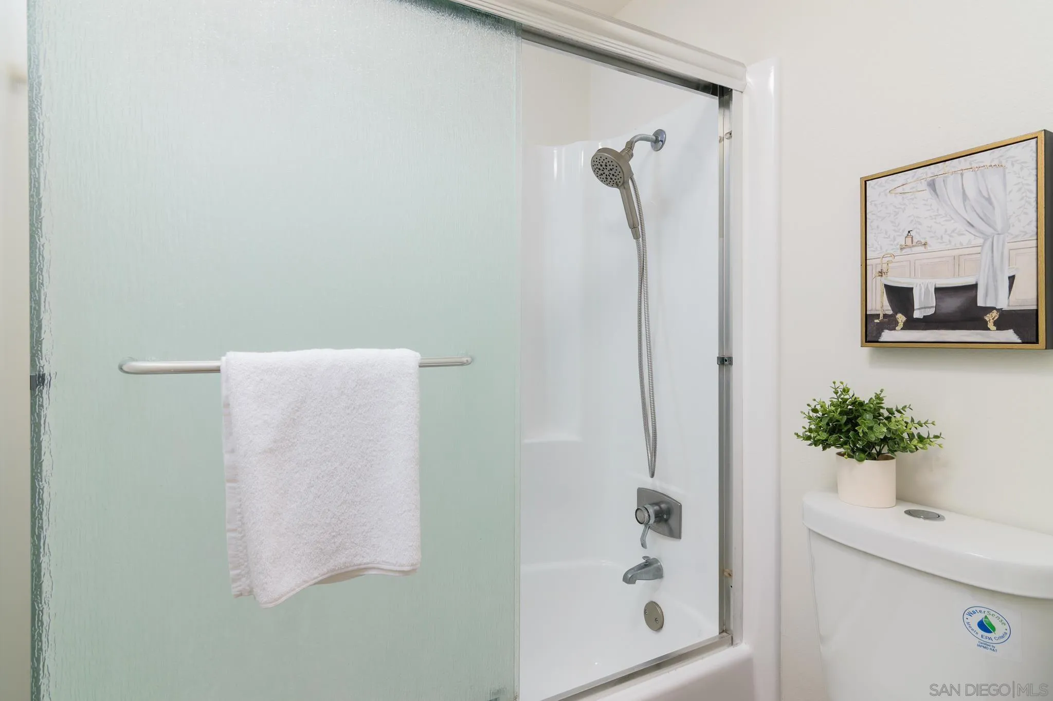 https://cdn.realtyfeed.com/cdn/127/260002518/ee940e941750c8e2e3761fc66b5fc9f9.webp