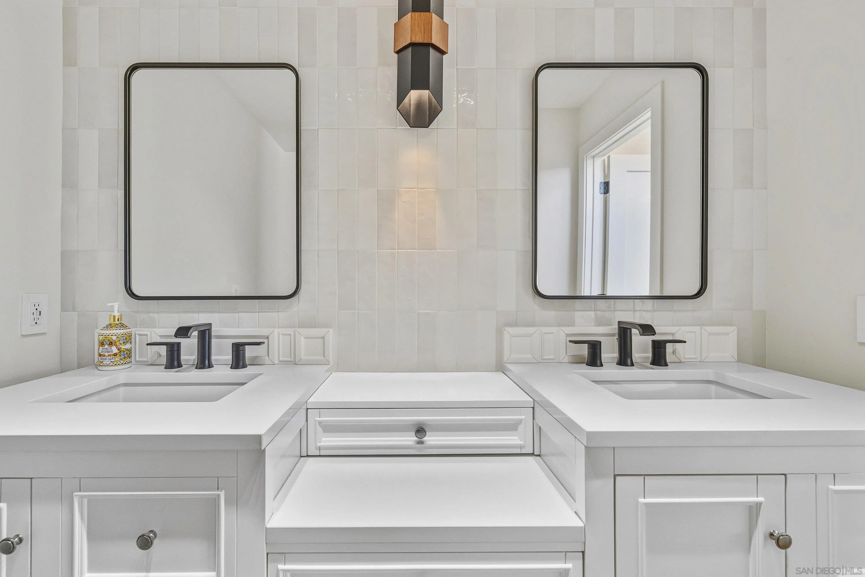https://cdn.realtyfeed.com/cdn/127/260002528/ad8485d614b06d79a78ec9e840f8e033.webp