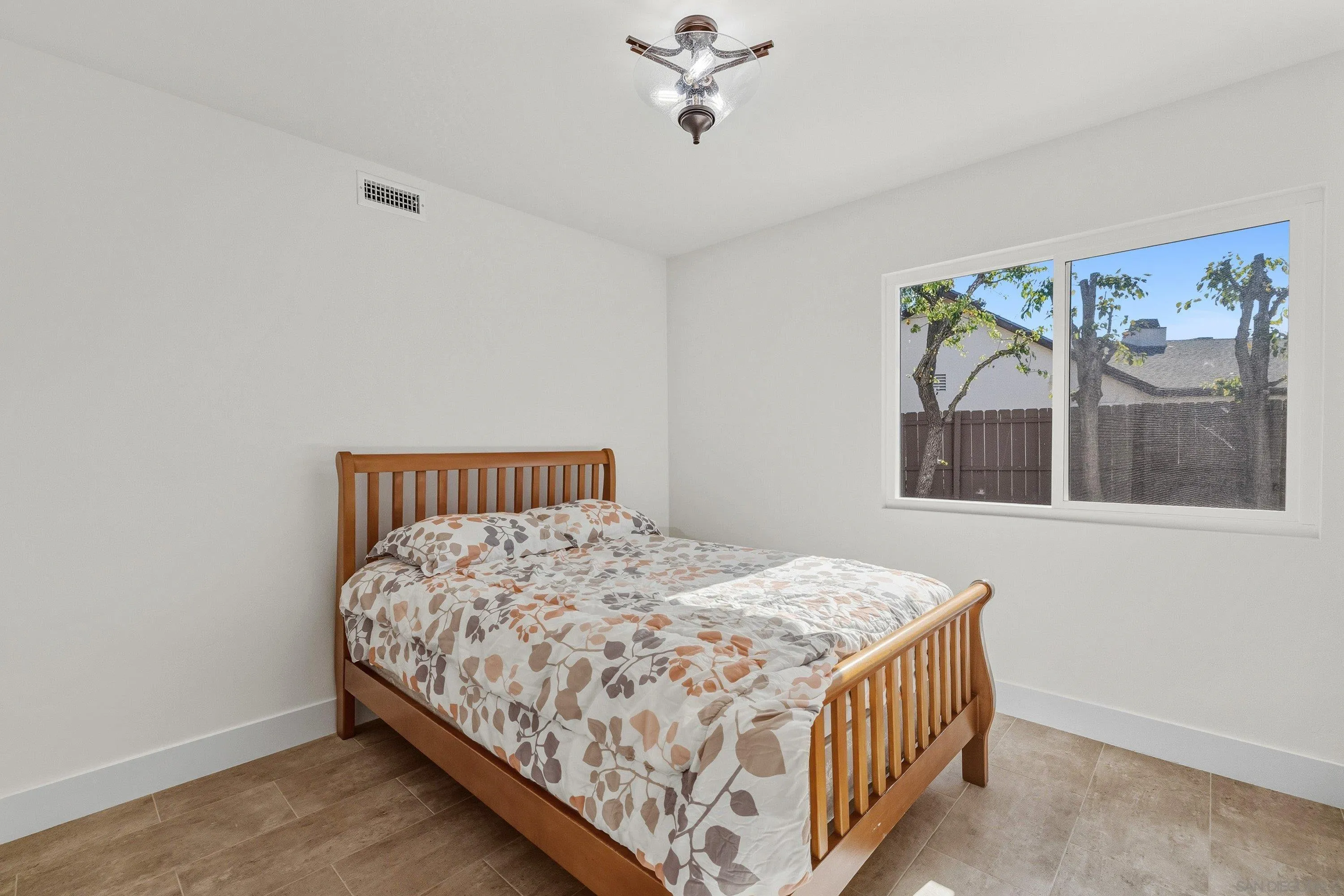https://cdn.realtyfeed.com/cdn/127/260002528/da7f843a9414a27121eea844a08859dd.webp
