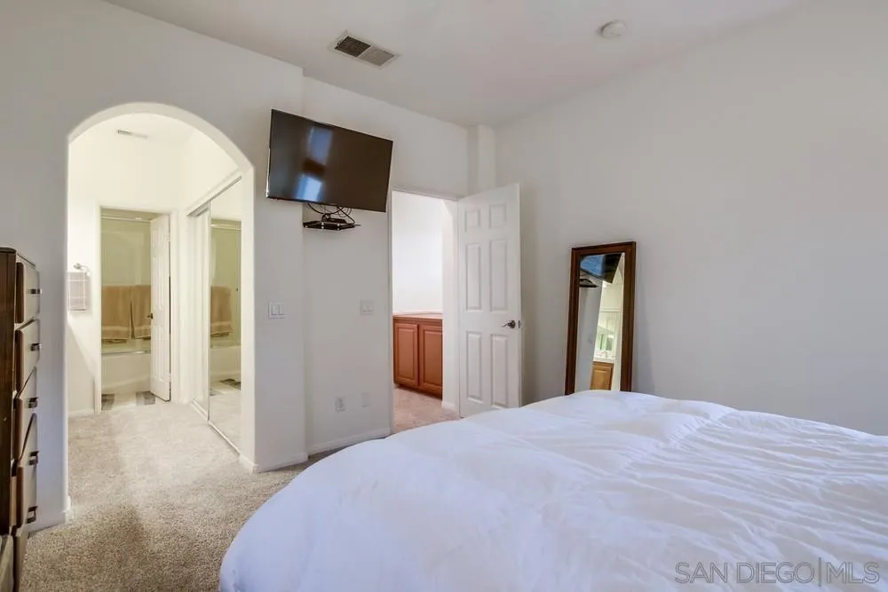 https://cdn.realtyfeed.com/cdn/127/260002534/741a82e1183c9b14a12da781ecb752d8.webp