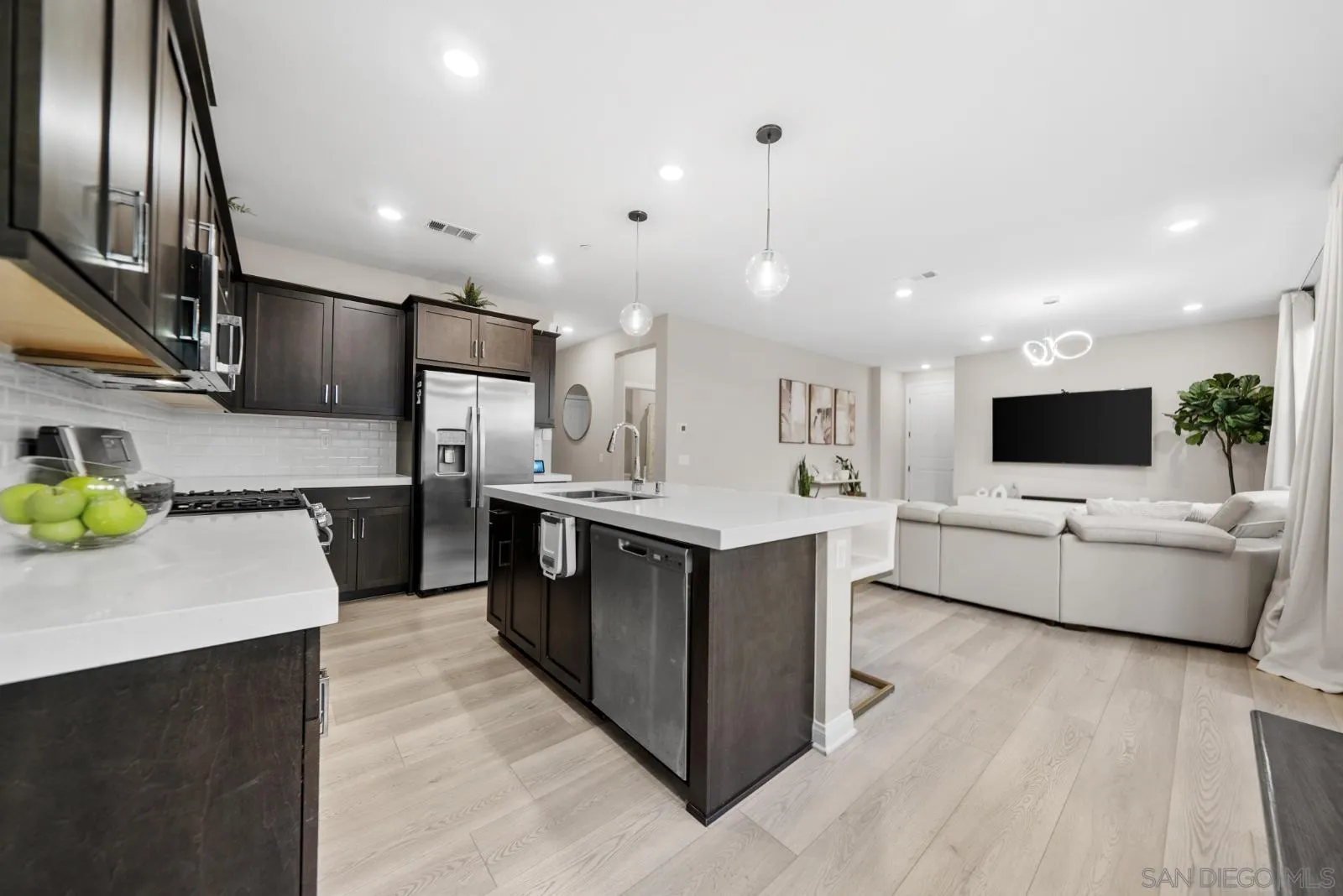 https://cdn.realtyfeed.com/cdn/127/260002537/3686d39b9776363fcdf05ccca6bab180.webp