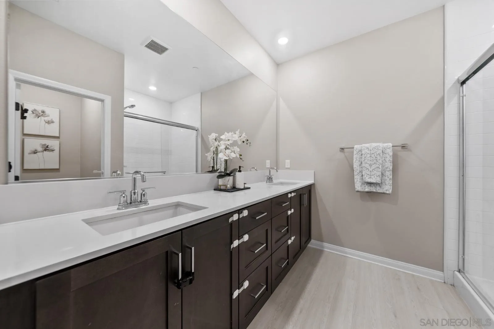 https://cdn.realtyfeed.com/cdn/127/260002537/842953f40a74de3141df3ab9f544a739.webp