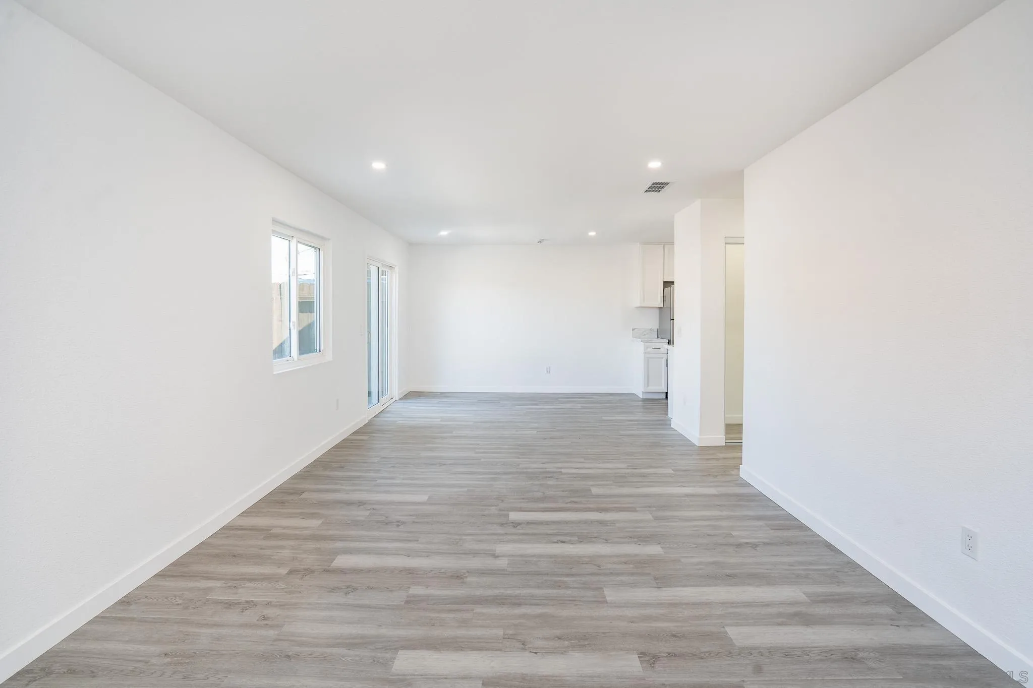 https://cdn.realtyfeed.com/cdn/127/260002538/4b2782123f932de8ad1a5796b4c006ce.webp