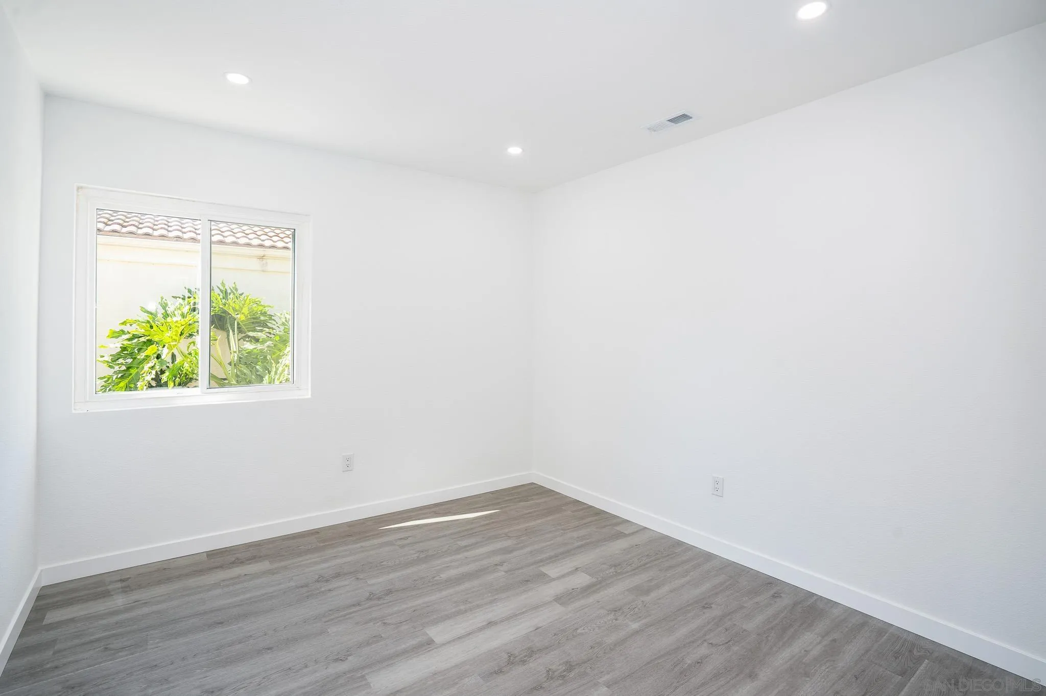 https://cdn.realtyfeed.com/cdn/127/260002538/da605118dfbd7594919437b61232697c.webp