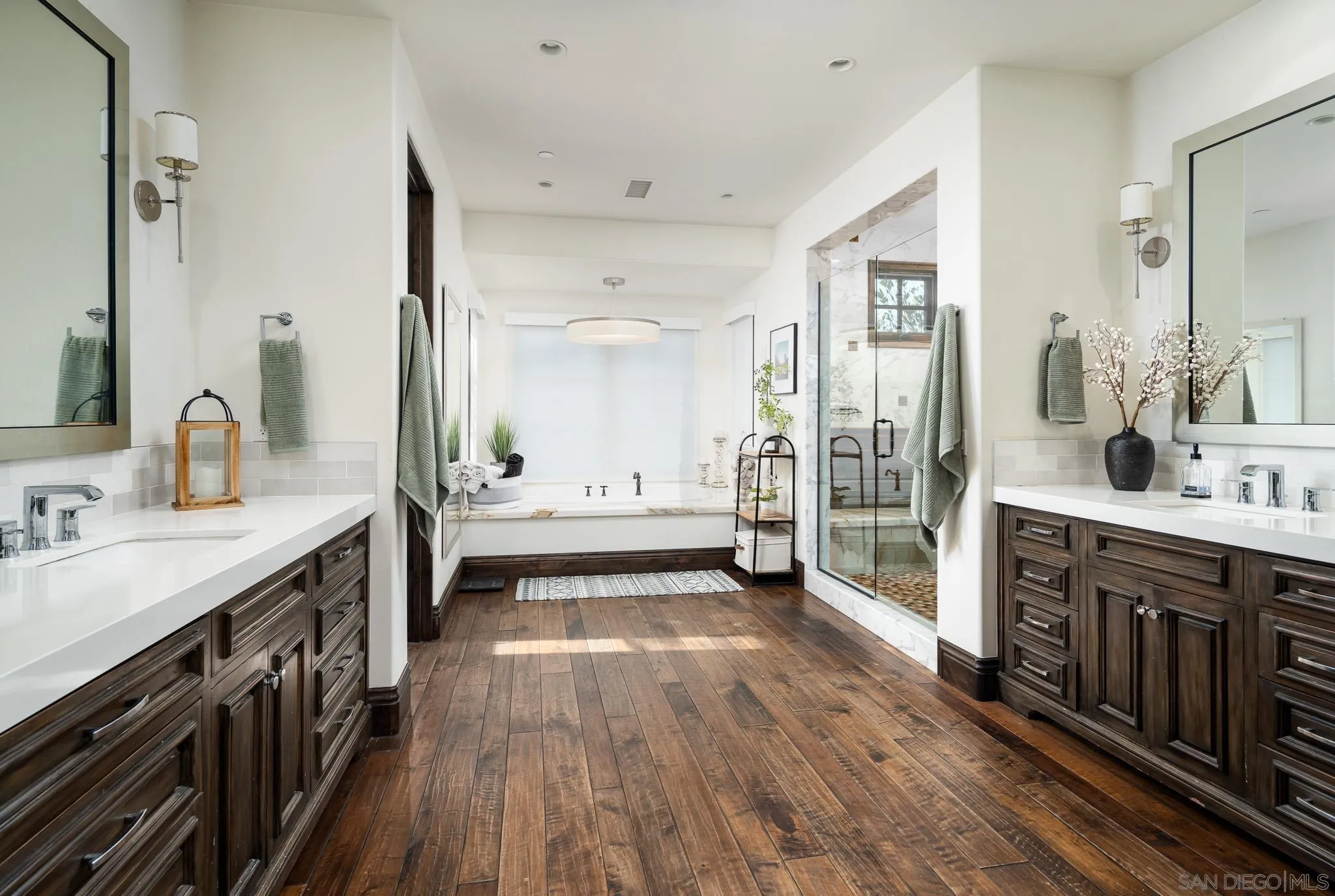 https://cdn.realtyfeed.com/cdn/127/260002540/357ad7818e4fa2772cda7e51b489af70.webp