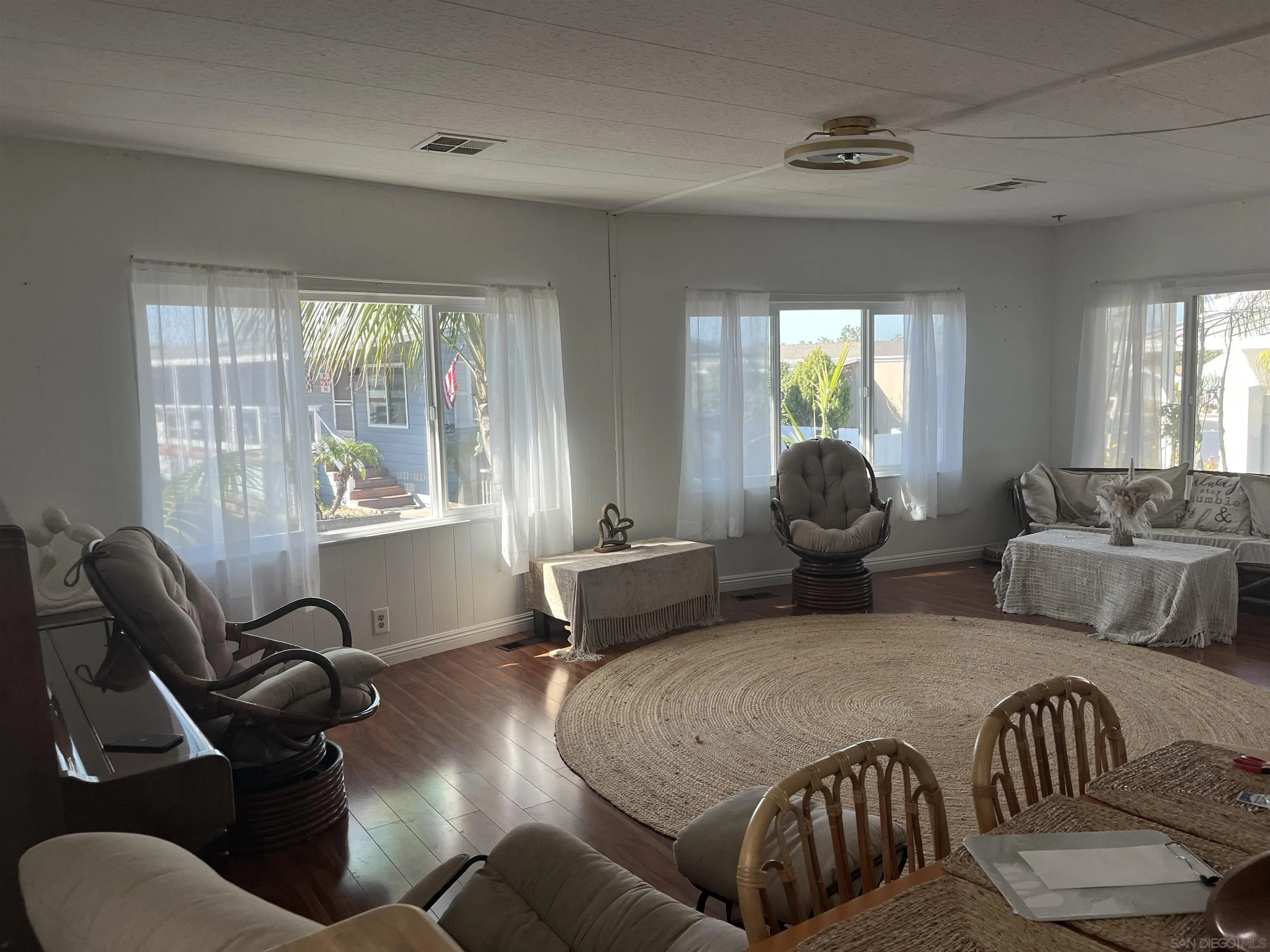 https://cdn.realtyfeed.com/cdn/127/260002541/0b35f7211e3da957f7357bbebbe9362f.webp