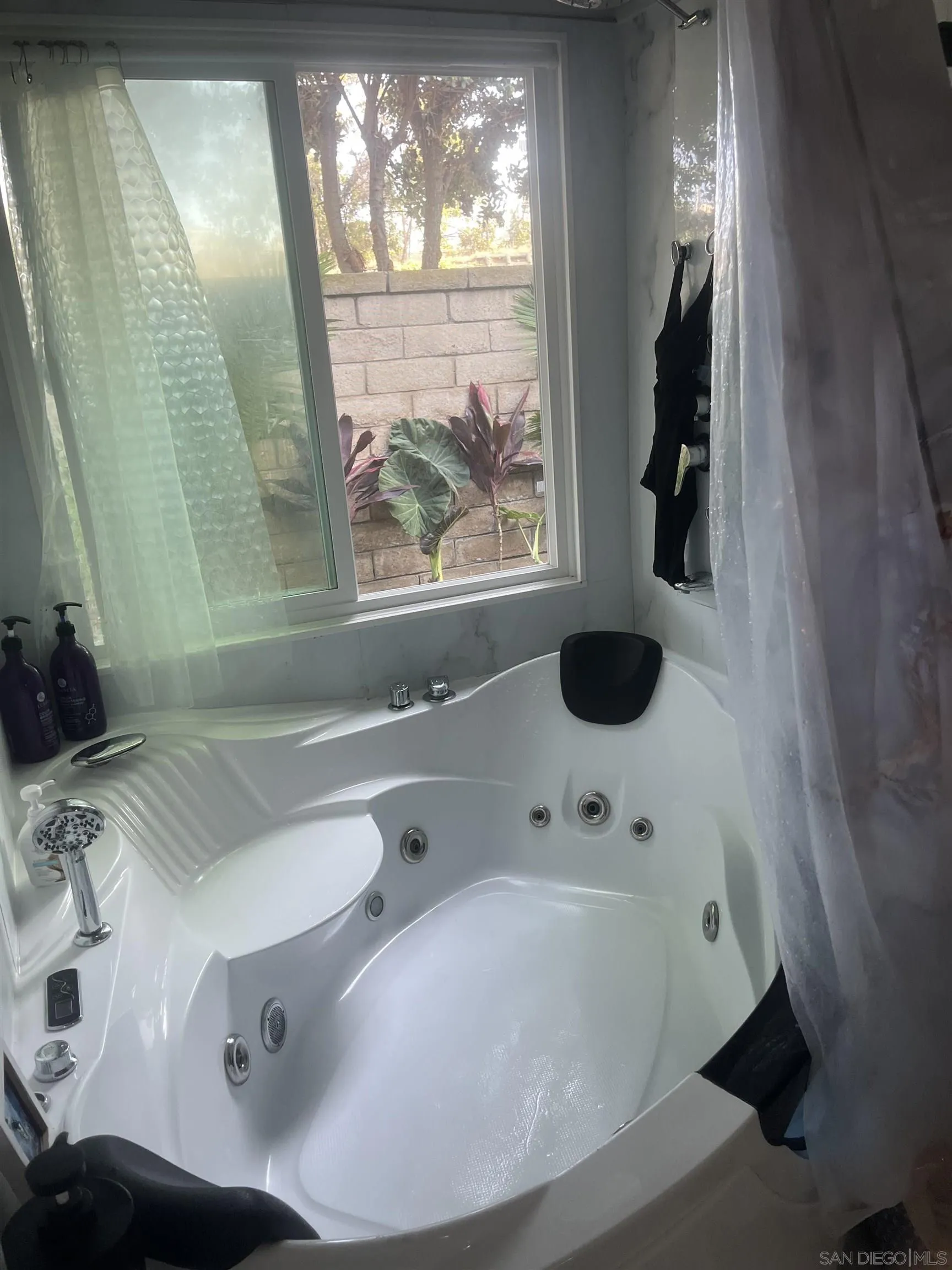 https://cdn.realtyfeed.com/cdn/127/260002541/4ae4e316260bfbc62049341d846bcc43.webp