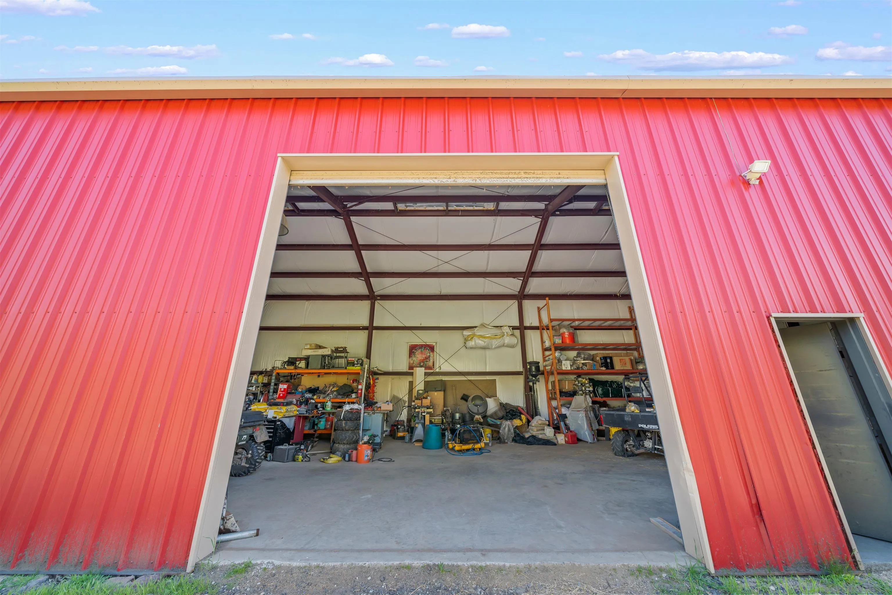 https://cdn.realtyfeed.com/cdn/127/260002550/9bbe51edaf29b64707625e29e821cd57.webp