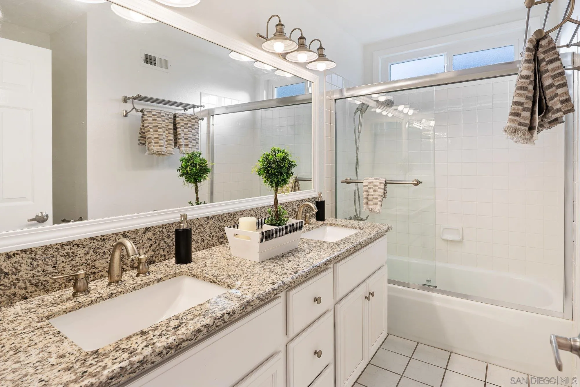 https://cdn.realtyfeed.com/cdn/127/260002562/35dce8e64dac3c0f1803260b34e24758.webp