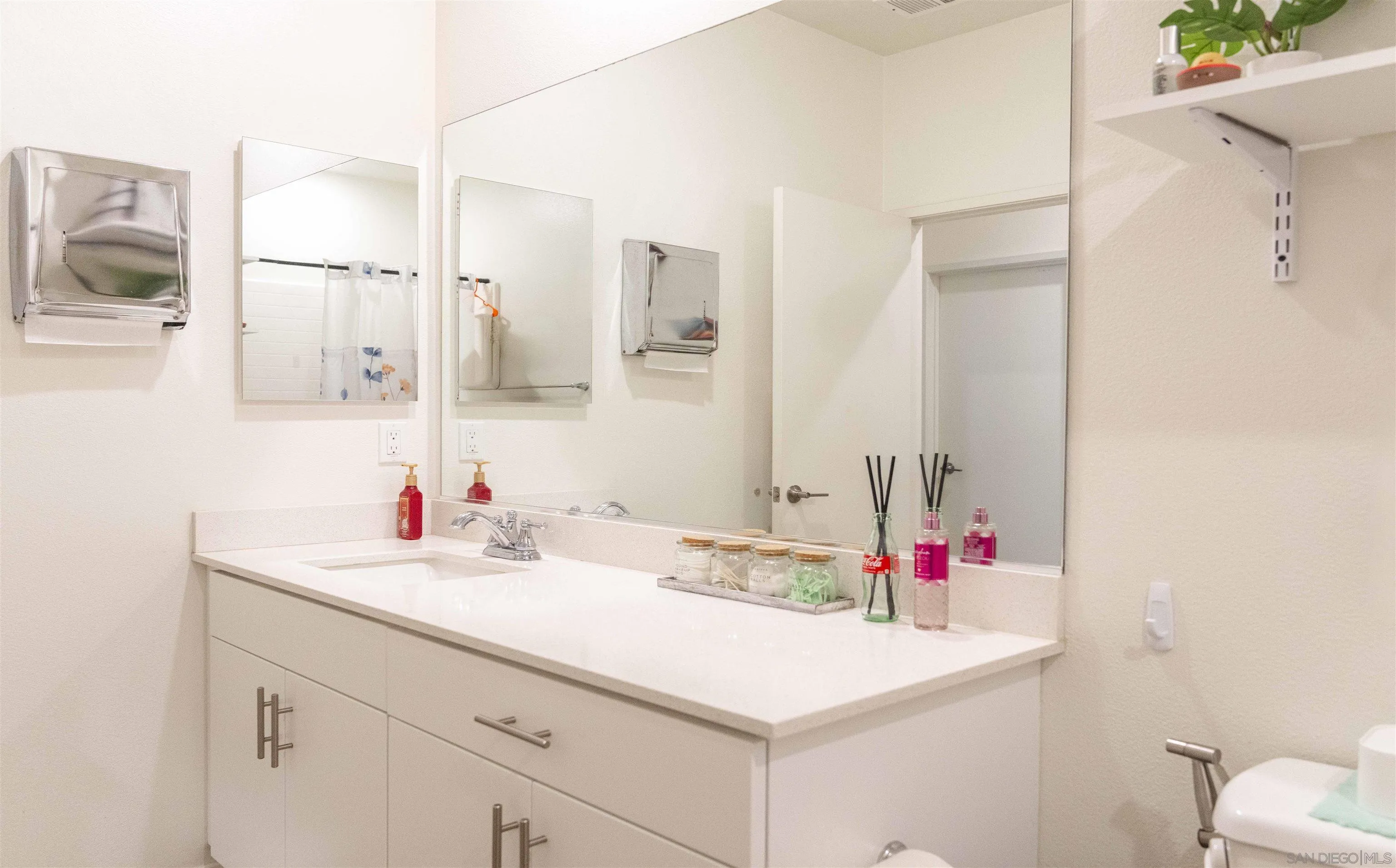 https://cdn.realtyfeed.com/cdn/127/260002563/55fc5d6305f0abebf36c76b2342b1c11.webp