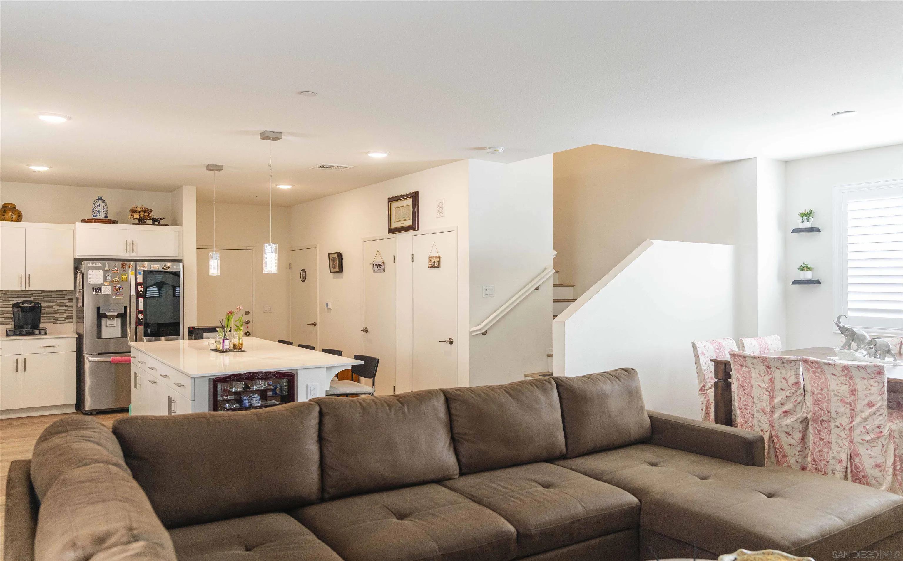https://cdn.realtyfeed.com/cdn/127/260002563/62c9f032fdd7c42707b36824274caff1.webp