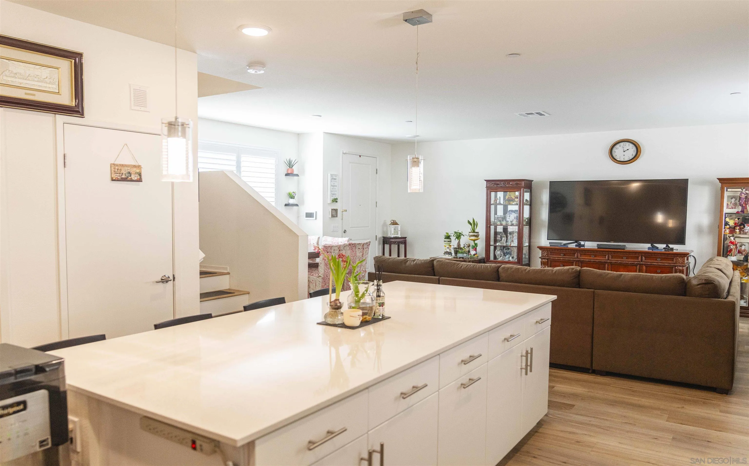 https://cdn.realtyfeed.com/cdn/127/260002563/6dc707b3f51064d9c02dc15567a66c91.webp