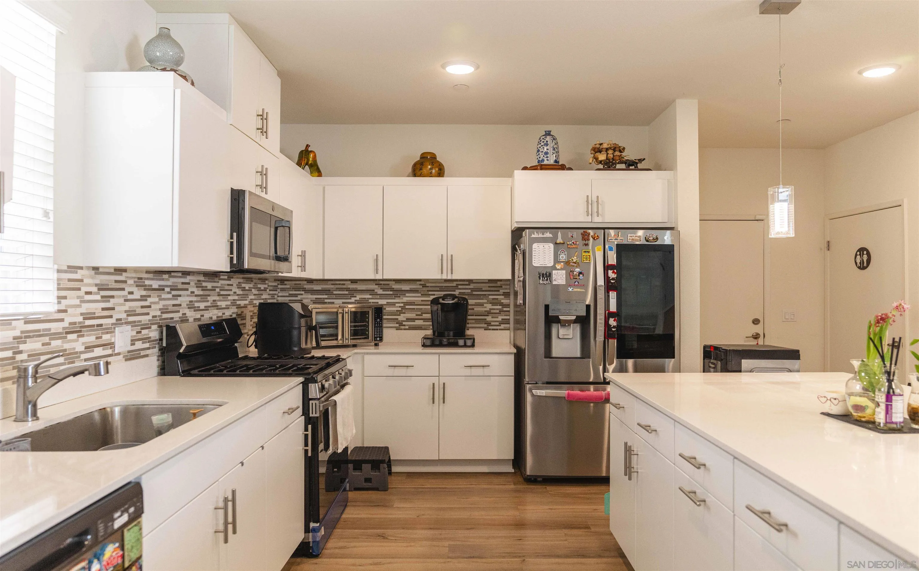 https://cdn.realtyfeed.com/cdn/127/260002563/d64204705d3fe1f47b27448832468766.webp