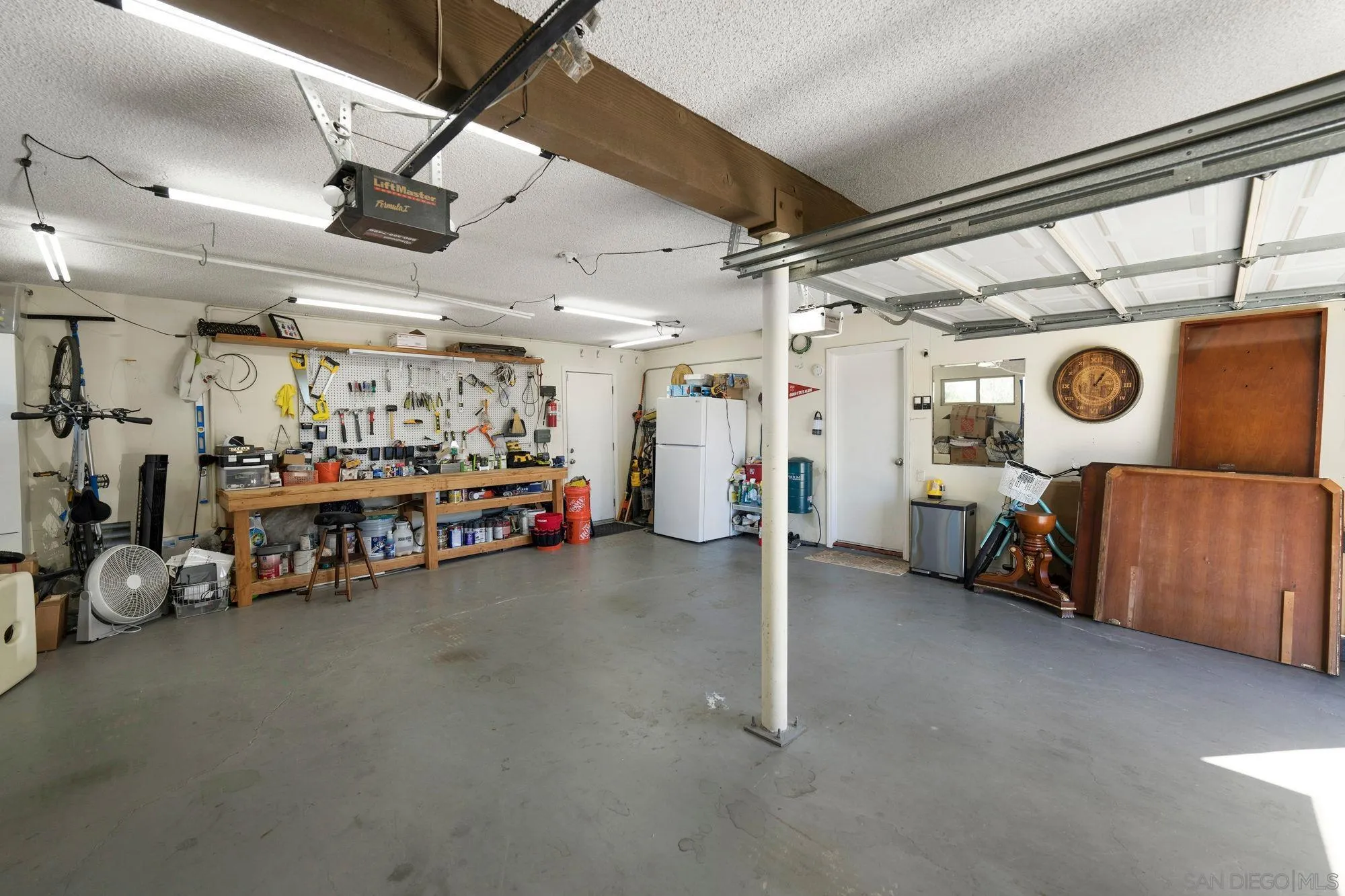 https://cdn.realtyfeed.com/cdn/127/260002577/266d0565f45ff6afb6ad38de1ce4abfb.webp