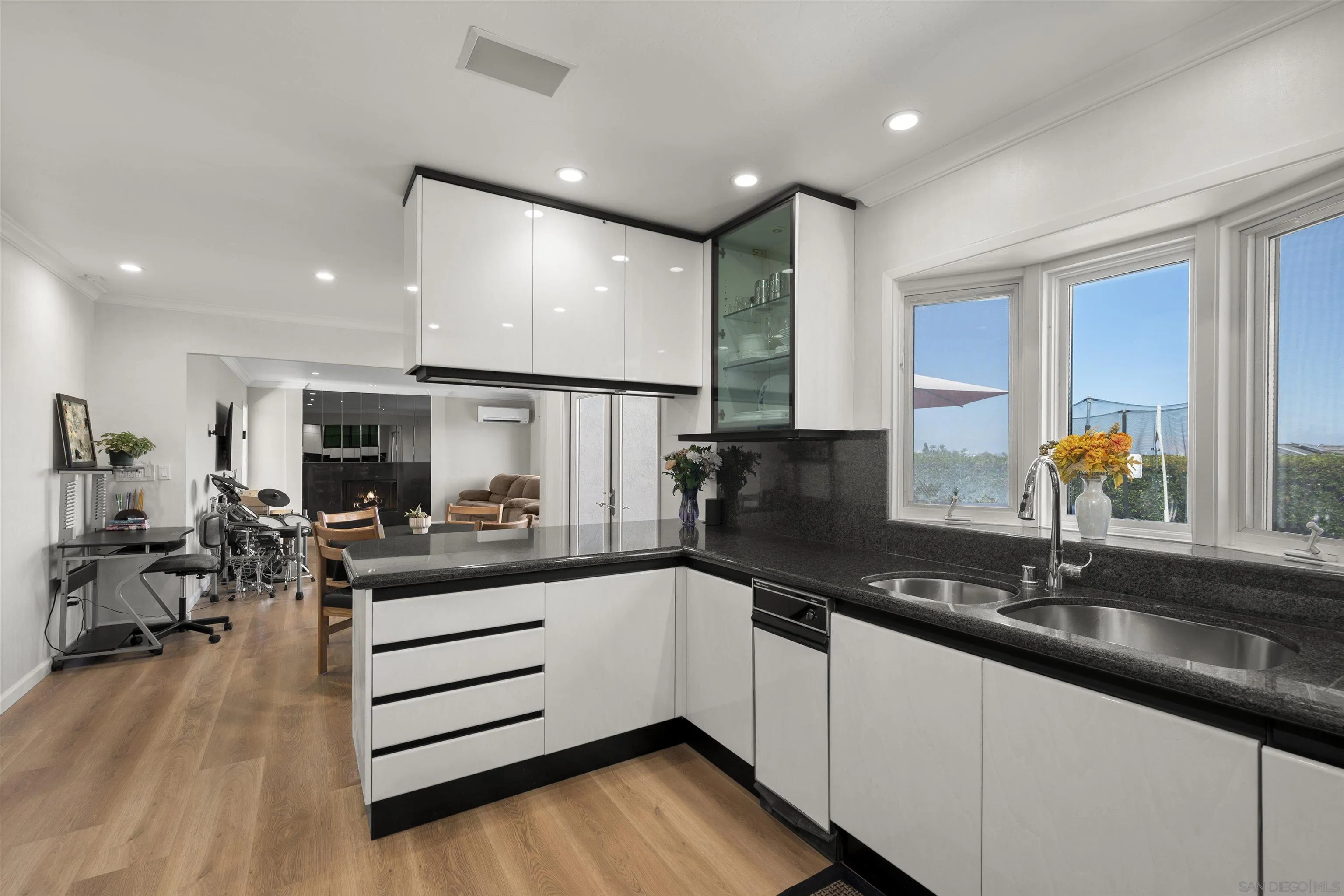 https://cdn.realtyfeed.com/cdn/127/260002579/4ad10c4f5f93ea55e68c24f67314e9b2.webp