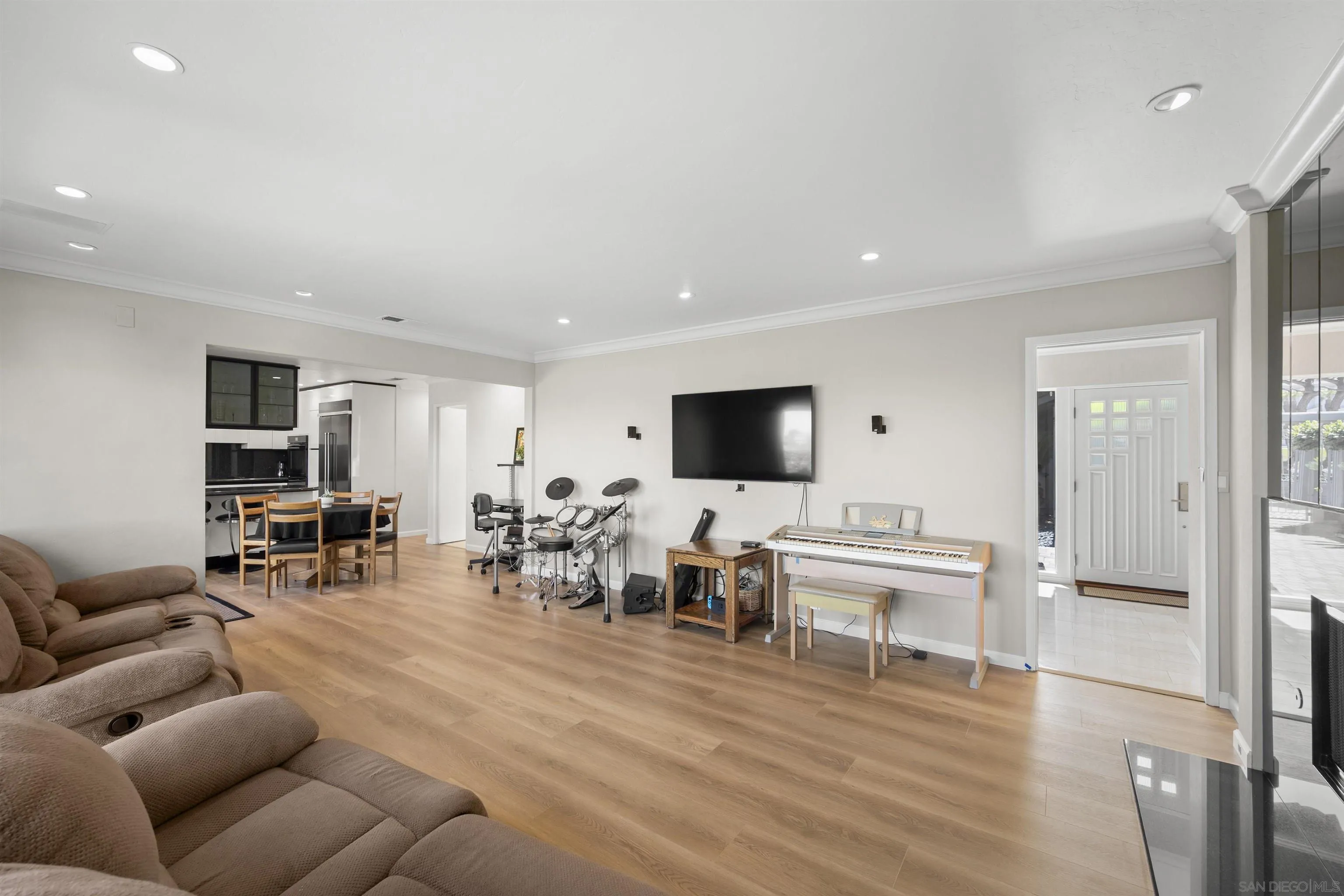 https://cdn.realtyfeed.com/cdn/127/260002579/7f0baf211ec7b9bb3d0bf247b12bd0b5.webp