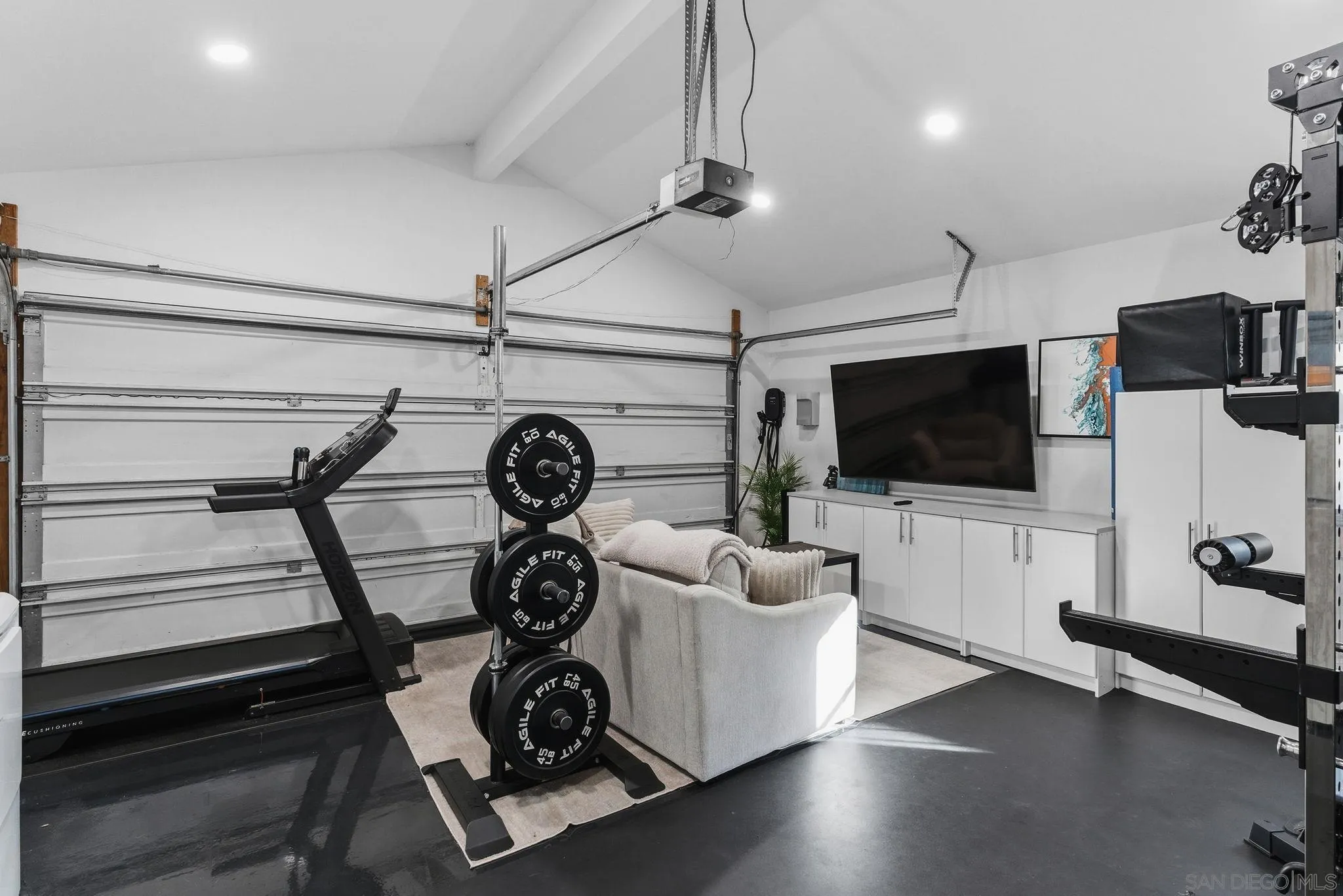 https://cdn.realtyfeed.com/cdn/127/260002585/5c9de8cbd377f8e131917186fa728a87.webp