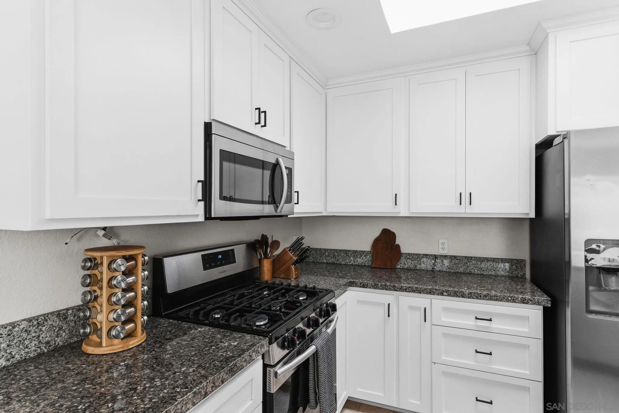 https://cdn.realtyfeed.com/cdn/127/260002585/6049061cf887f3a82a98e8295484f336.webp