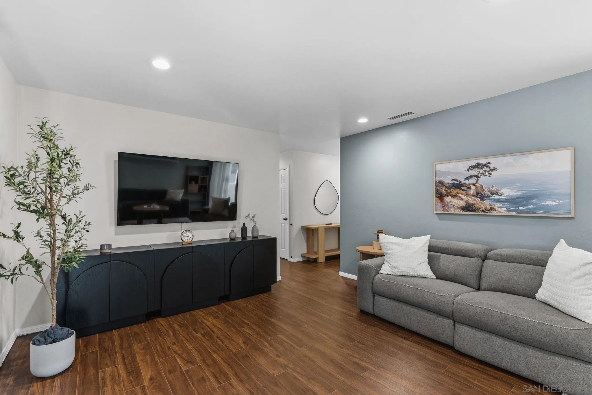 https://cdn.realtyfeed.com/cdn/127/260002585/d8e34493c065d7212b3b507e31990eae.webp