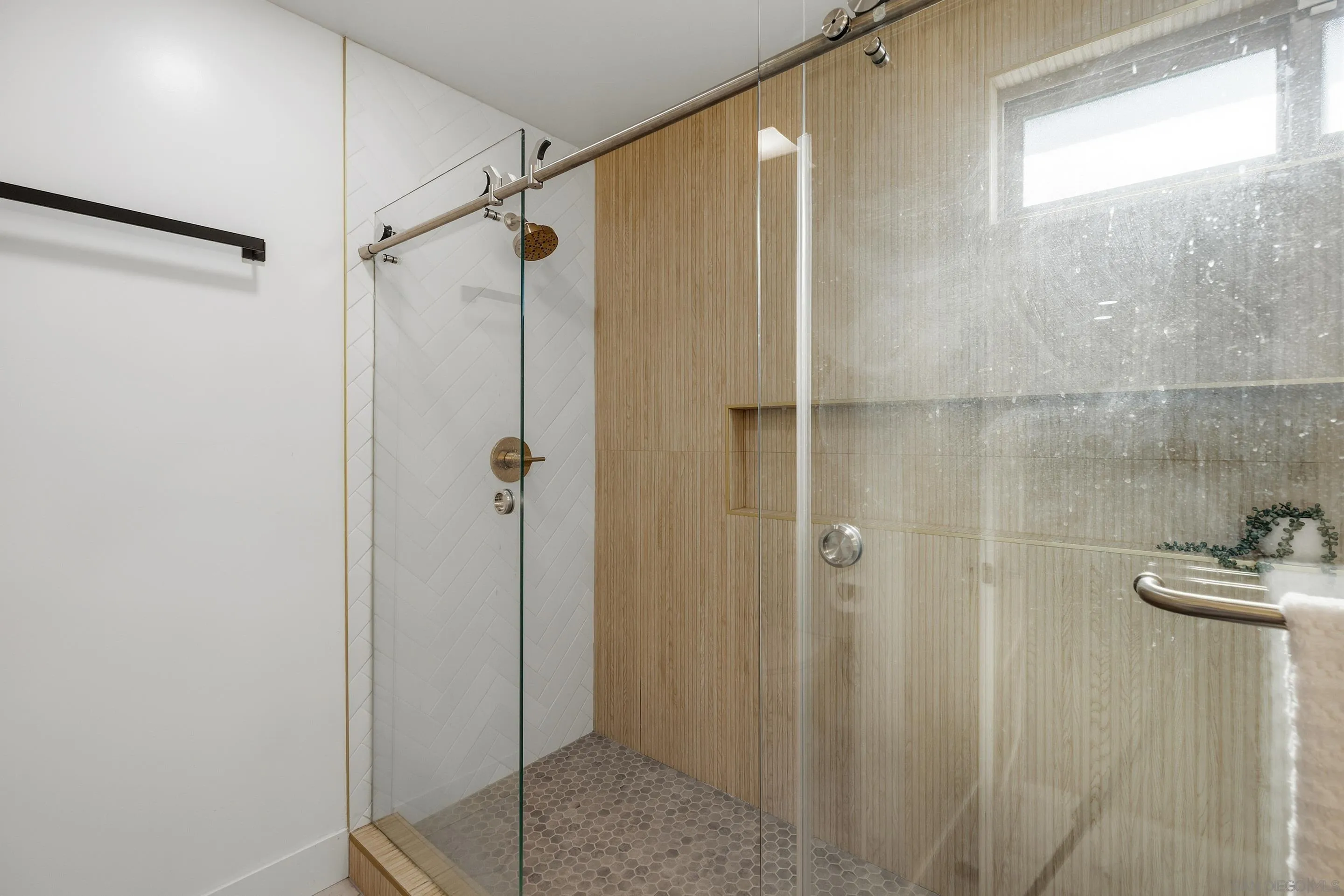 https://cdn.realtyfeed.com/cdn/127/260002597/01066bd3868130d273669b0be5a344ed.webp