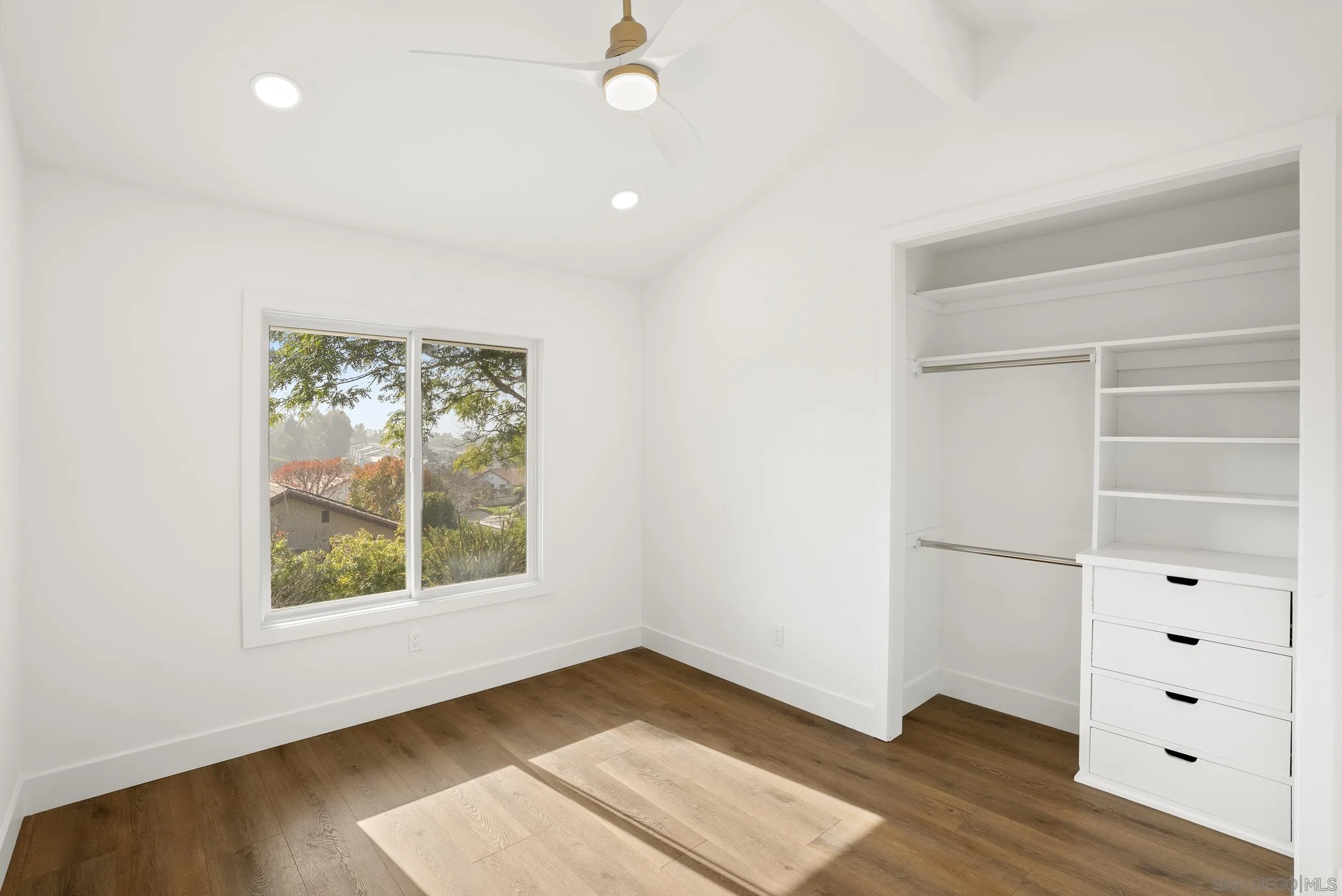 https://cdn.realtyfeed.com/cdn/127/260002598/5f89025f977b767987e075eca321e926.webp