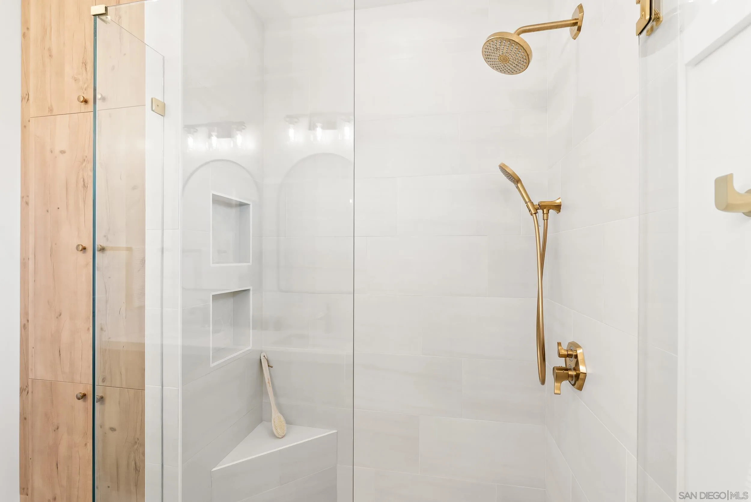 https://cdn.realtyfeed.com/cdn/127/260002598/6511a48e3fc4d5c7a454225f3cfc92e6.webp