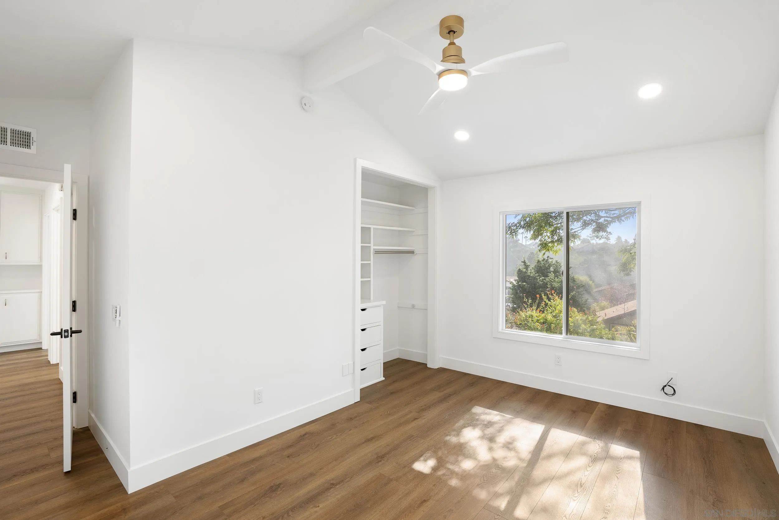 https://cdn.realtyfeed.com/cdn/127/260002598/e3bcc72072e32a5d241478f6686b23e8.webp