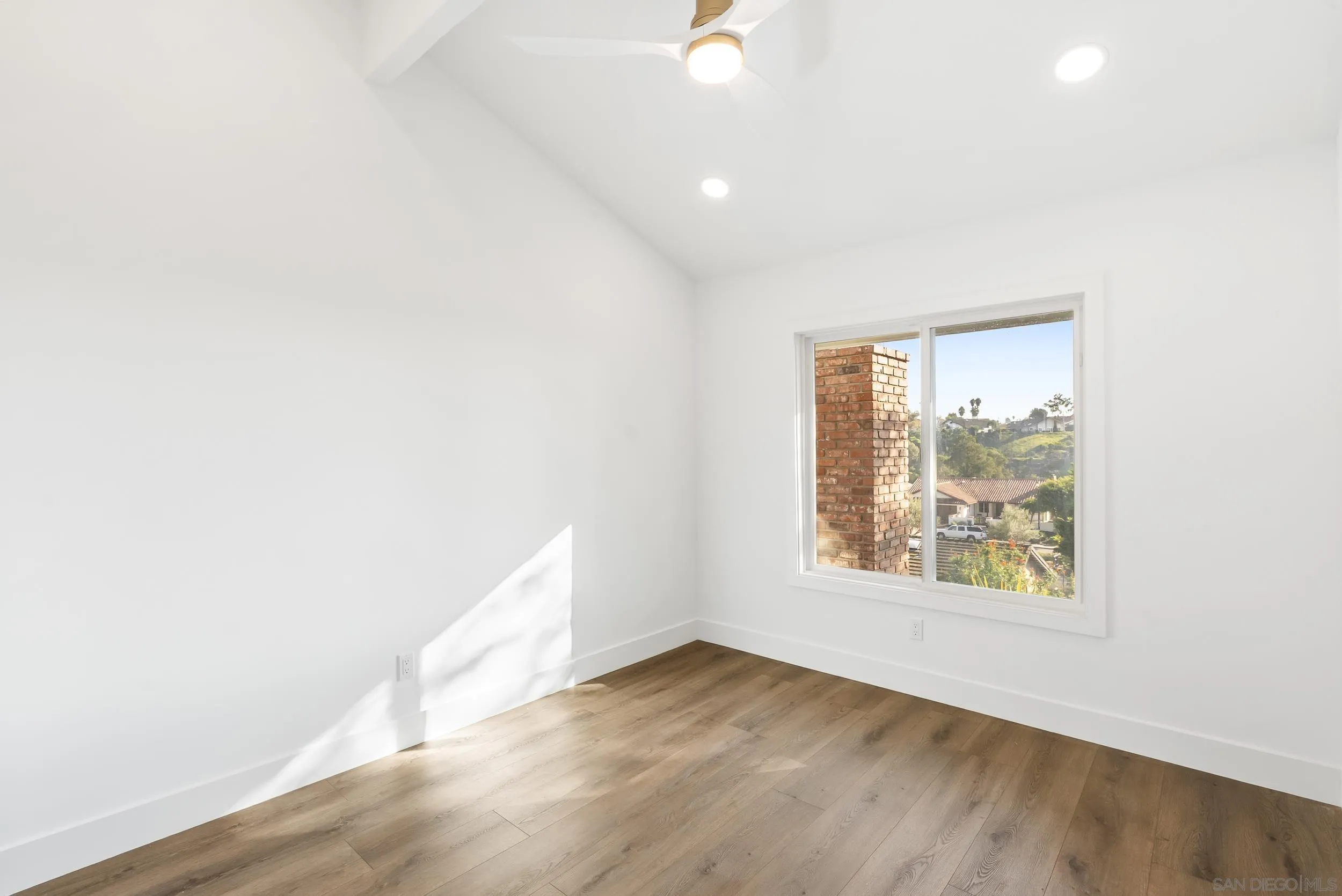 https://cdn.realtyfeed.com/cdn/127/260002598/e5408c7d3cd587a1c2f979f856b9372d.webp