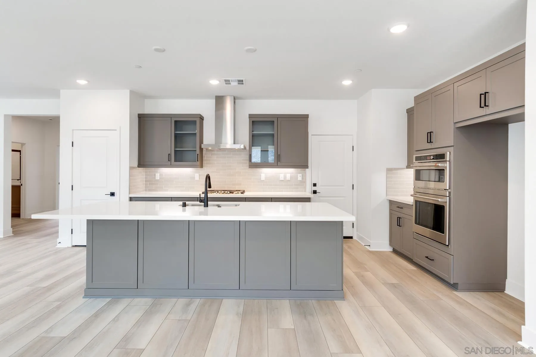 https://cdn.realtyfeed.com/cdn/127/260002601/c2abfdbca70b047fba448a908ad1a213.webp