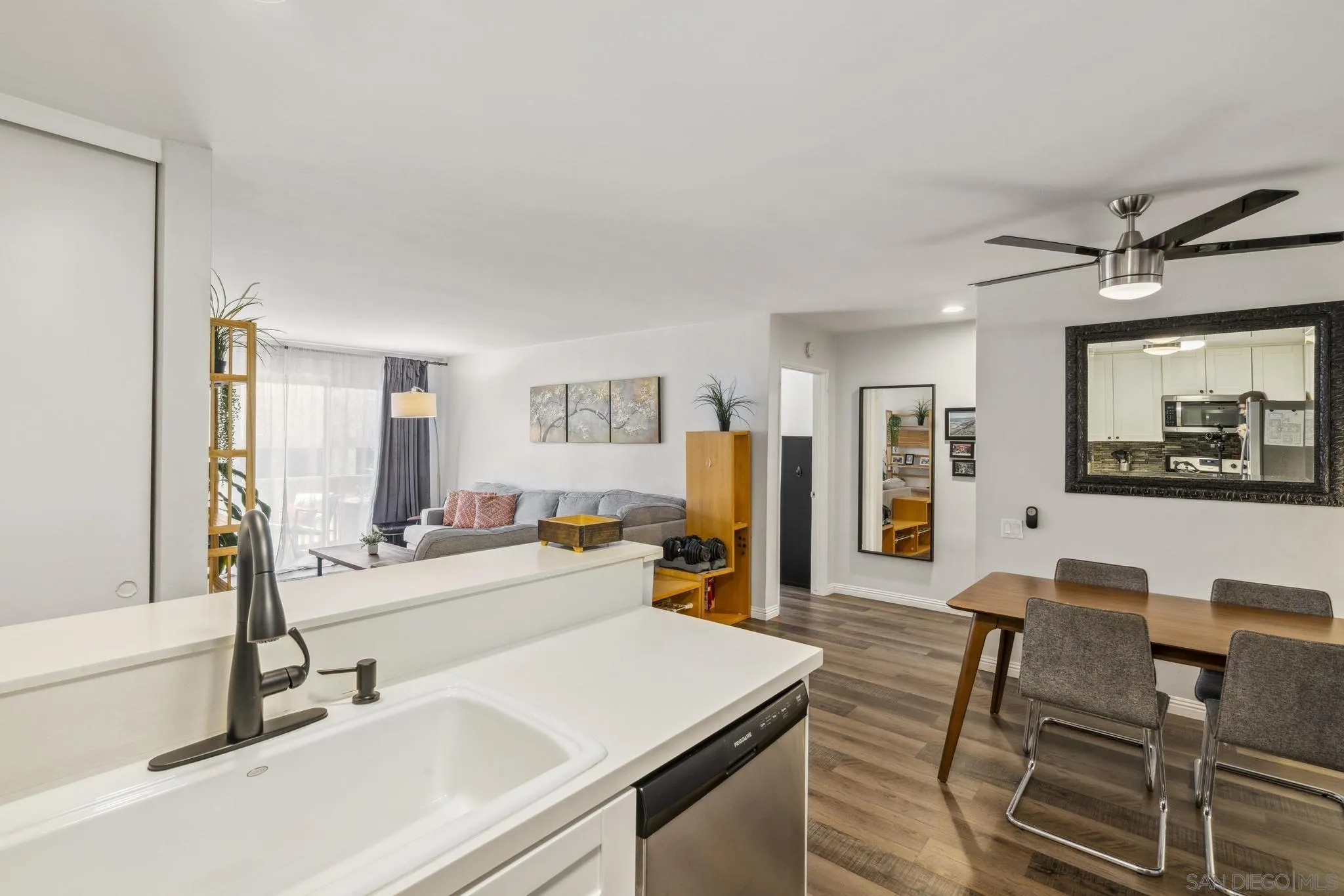 https://cdn.realtyfeed.com/cdn/127/260002606/515adae504192f5f81cb68a513c6564e.webp