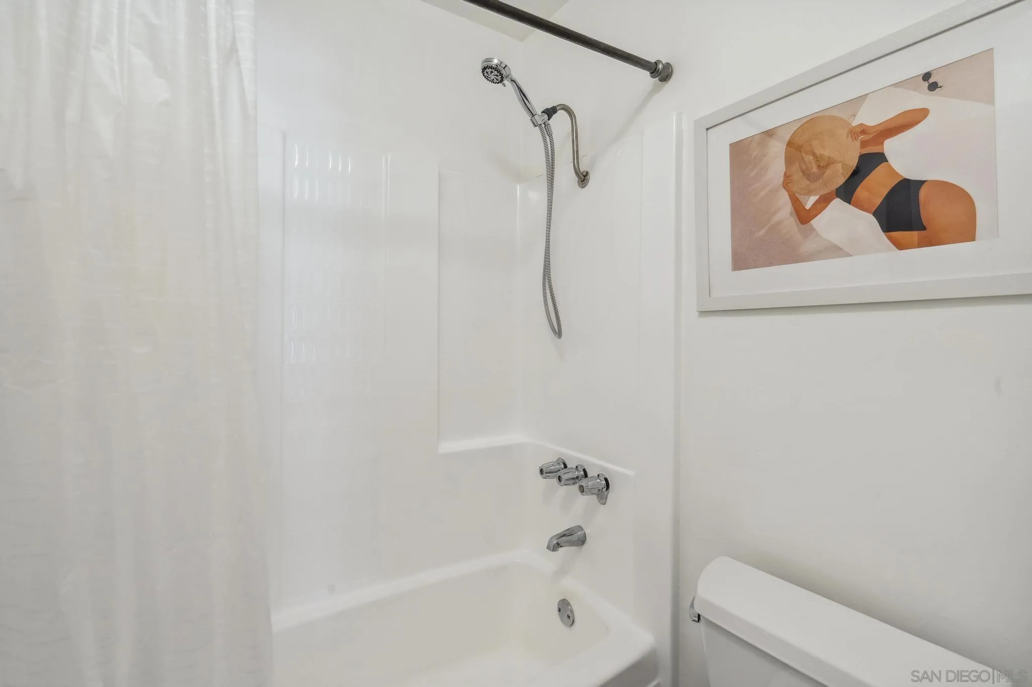 https://cdn.realtyfeed.com/cdn/127/260002606/8df97870d761ab962f958358101bde97.webp