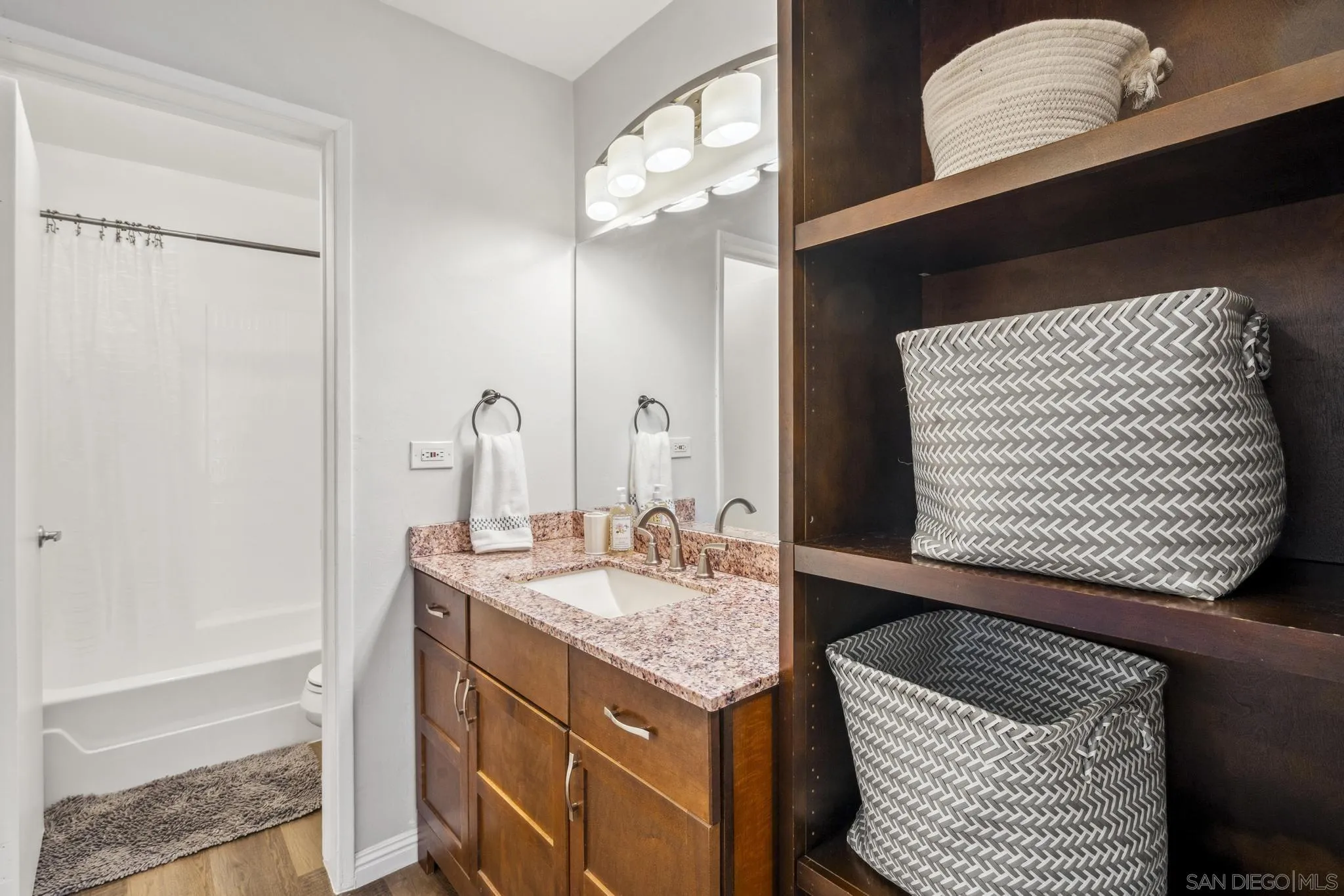 https://cdn.realtyfeed.com/cdn/127/260002606/c88d36f41dde0a8cc919f4ae48efa9a1.webp