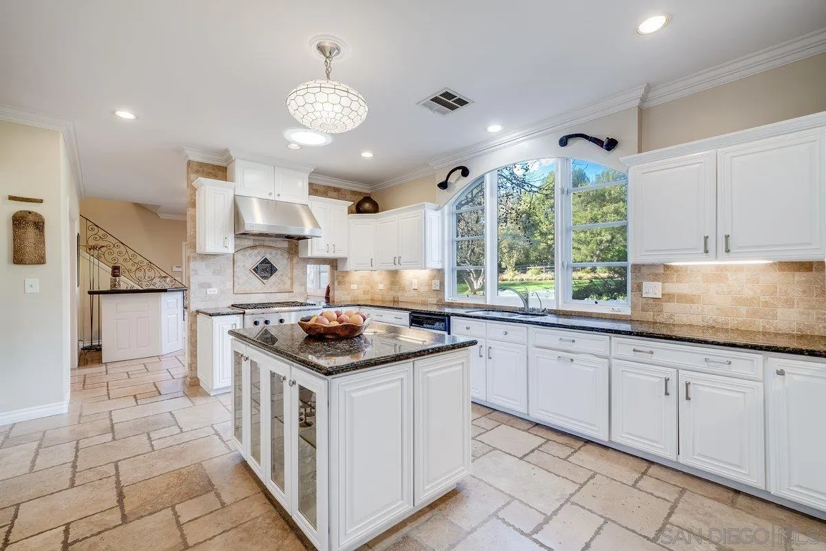 https://cdn.realtyfeed.com/cdn/127/260002608/835731294d2286edcdb44f031a0fe0f0.webp