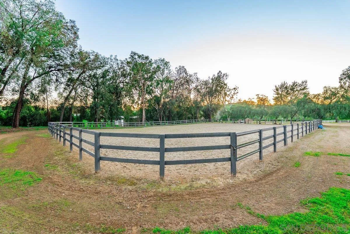 https://cdn.realtyfeed.com/cdn/127/260002608/a5c6c62bf9f64a6e2bb46566781cf06f.webp