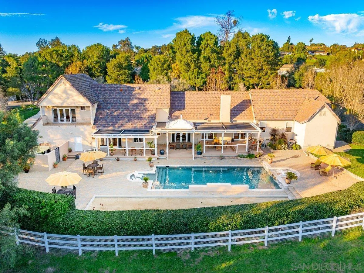 https://cdn.realtyfeed.com/cdn/127/260002608/aafee9bcf968190903771766bc088bfd.webp