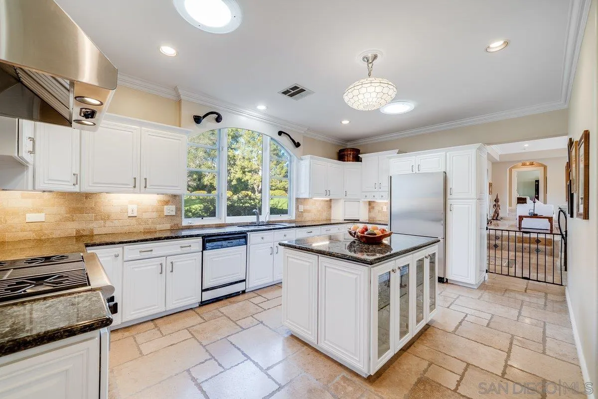 https://cdn.realtyfeed.com/cdn/127/260002608/b90bd60ba432c448f9cc3d8dd92ebeda.webp